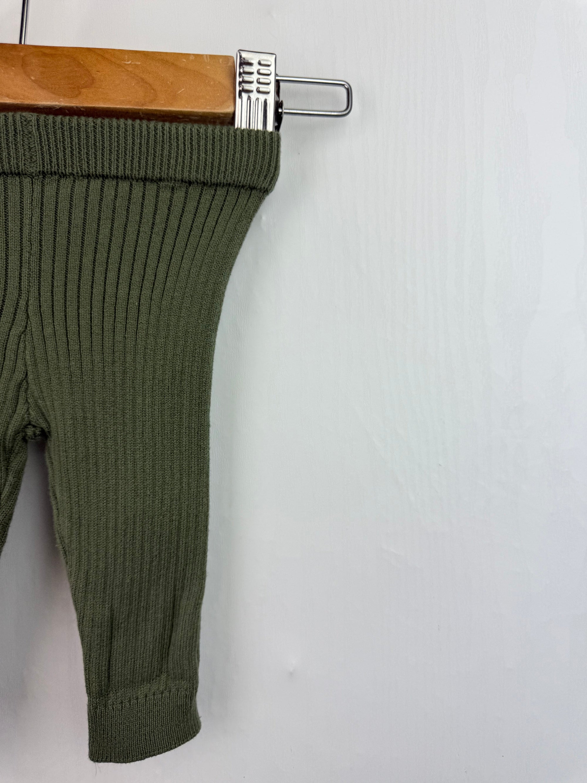 F&F Green Knit Leggings - Unisex Newborn - Little Ones Preloved. Second Hand Children's & Preloved Baby, Kids, Girls & Boys Clothes. UK online