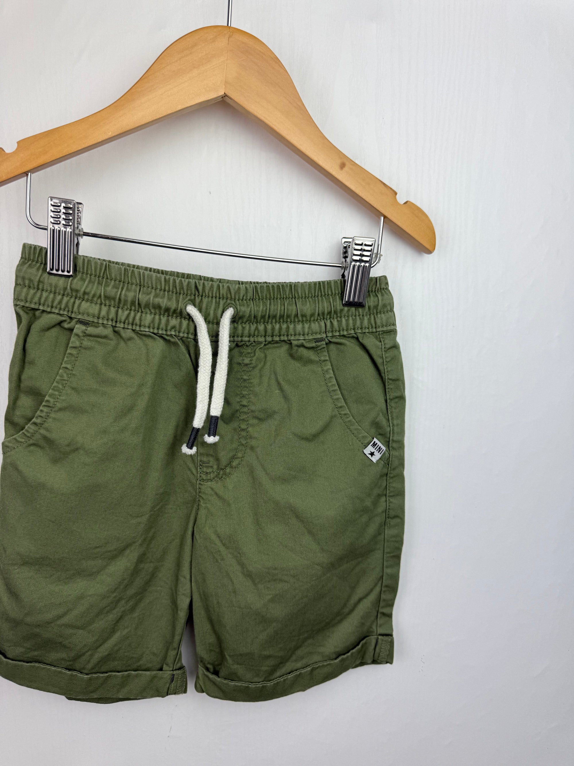 F&F Green Shorts - Boys 4 - 5 Years - Little Ones Preloved. Second Hand Children's & Preloved Baby, Kids, Girls & Boys Clothes. UK online