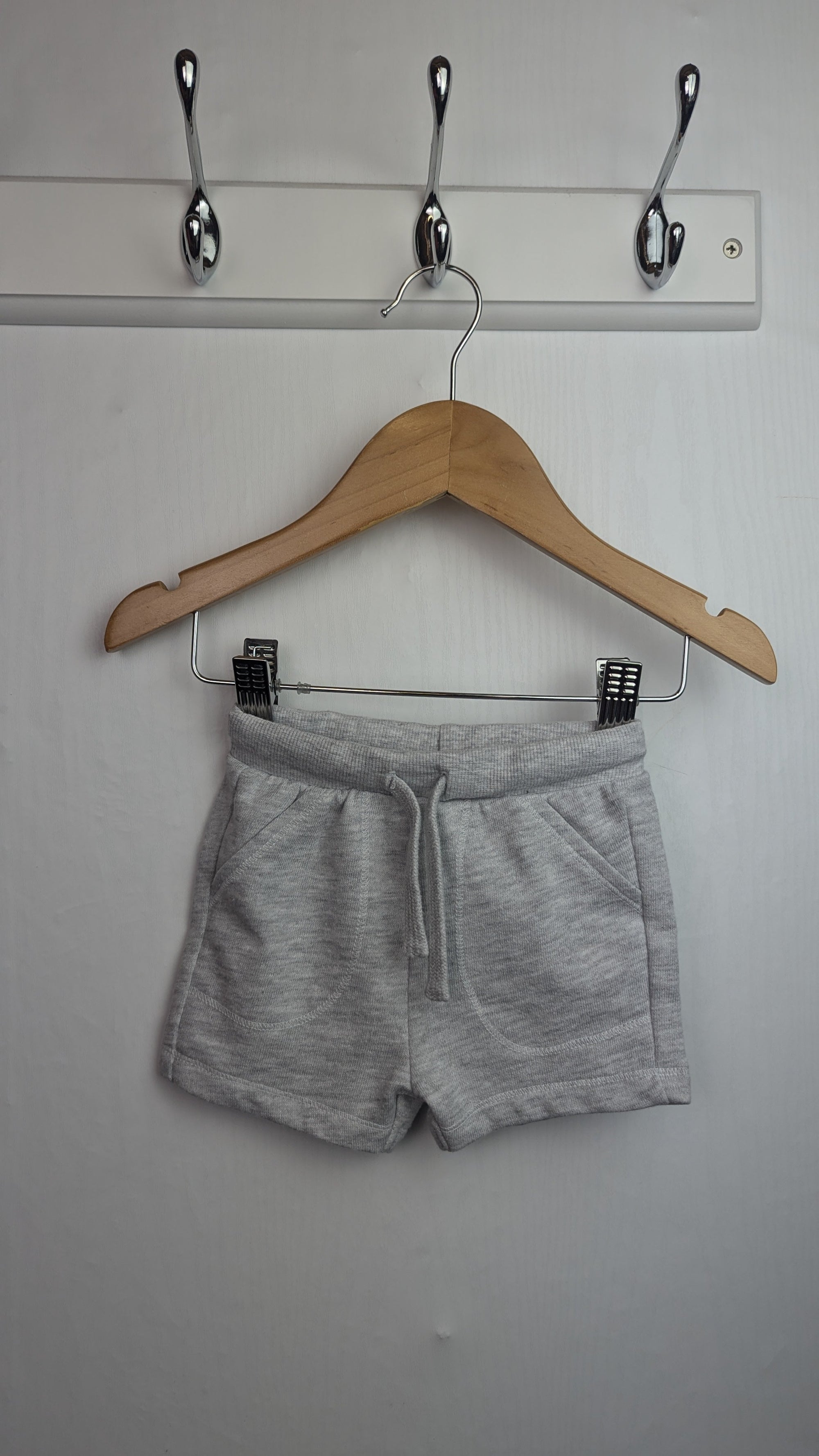 F&F Grey Jersey Shorts - Boys 0 - 3 Months - Little Ones Preloved. Second Hand Children's & Preloved Baby, Kids, Girls & Boys Clothes. UK online