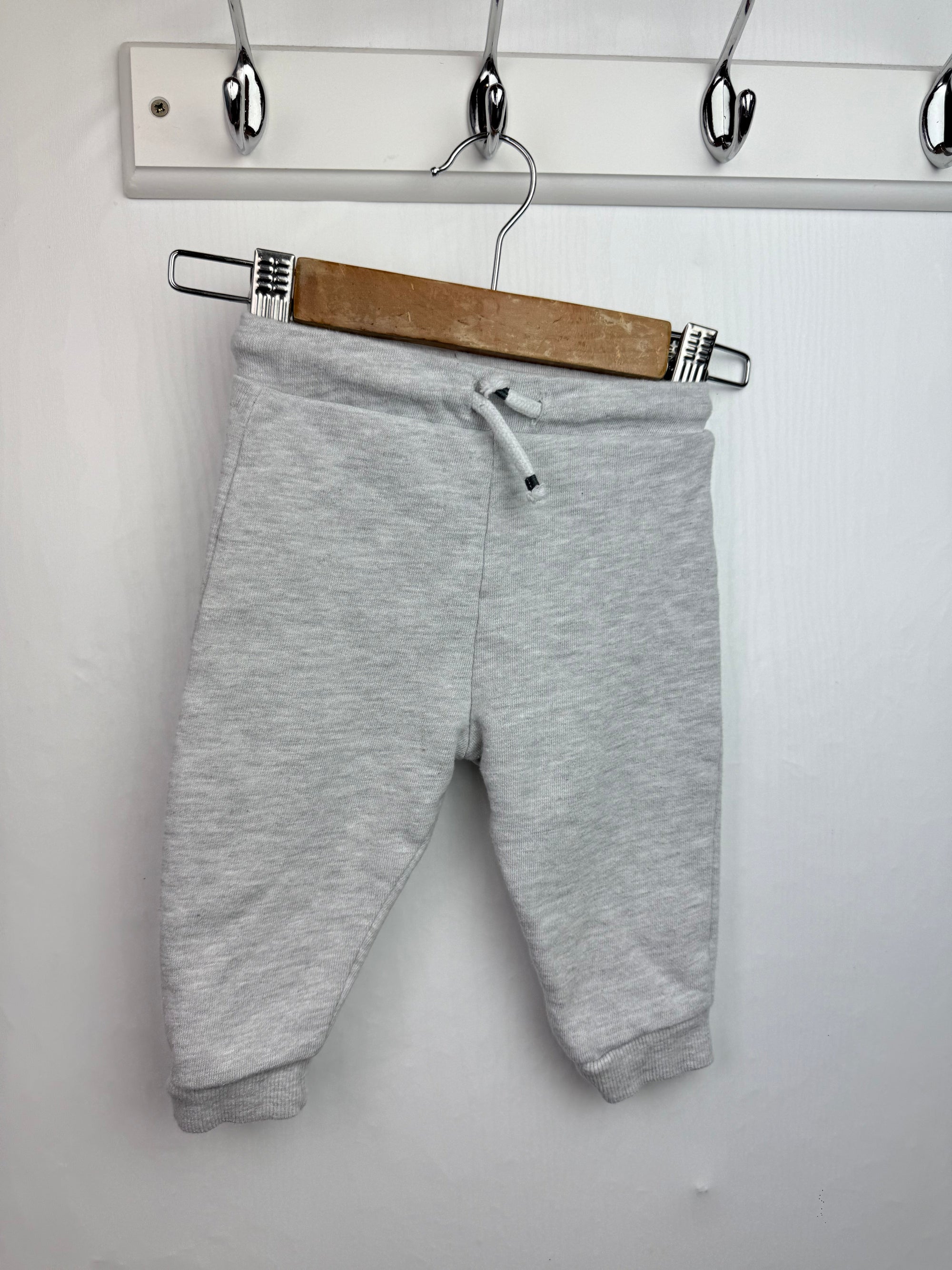 F&F Grey Jogging Bottoms - Boys 6 - 9 Months - Little Ones Preloved. Second Hand Children's & Preloved Baby, Kids, Girls & Boys Clothes. UK online