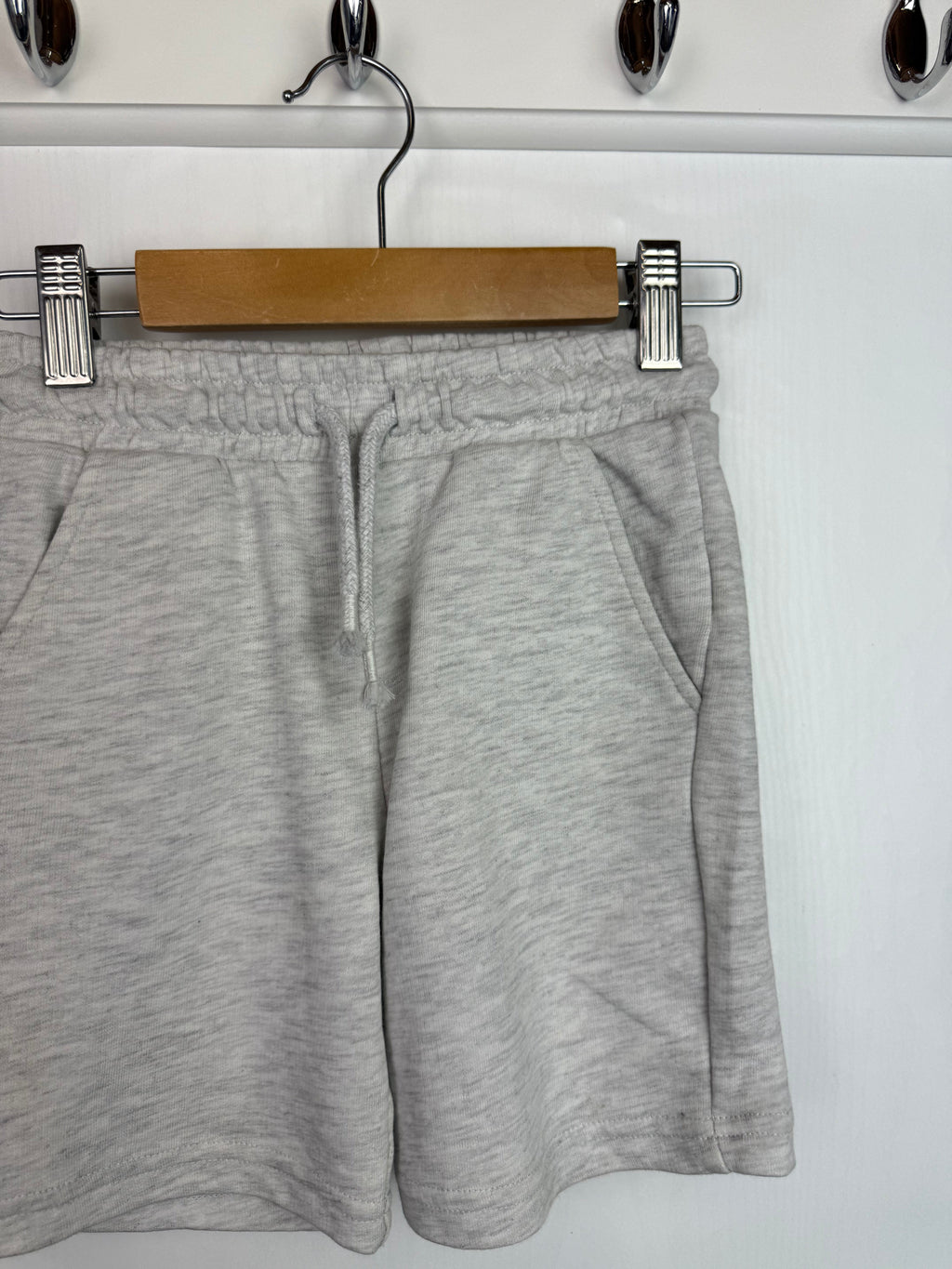 F&F Grey Shorts - Boys 4 - 5 Years - Little Ones Preloved. Second Hand Children's & Preloved Baby, Kids, Girls & Boys Clothes. UK online