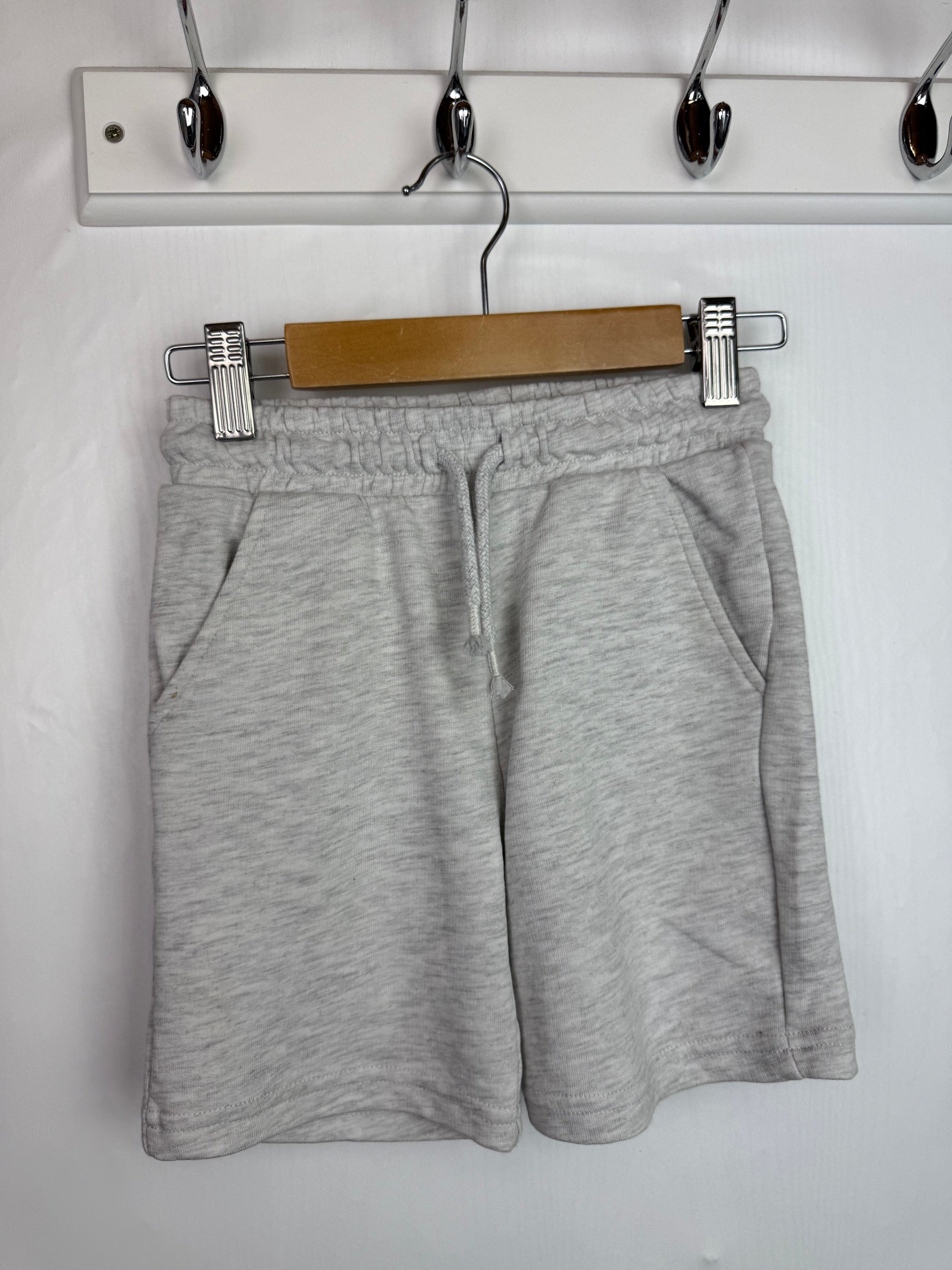F&F Grey Shorts - Boys 4 - 5 Years - Little Ones Preloved. Second Hand Children's & Preloved Baby, Kids, Girls & Boys Clothes. UK online