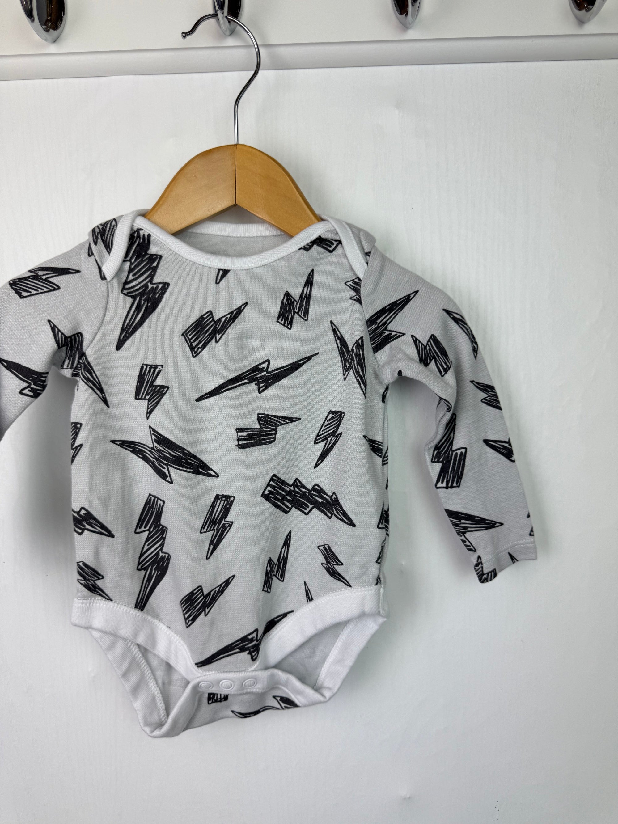 F&F Lightening Bodysuit - Boys 3 - 6 Months - Little Ones Preloved. Second Hand Children's & Preloved Baby, Kids, Girls & Boys Clothes. UK online
