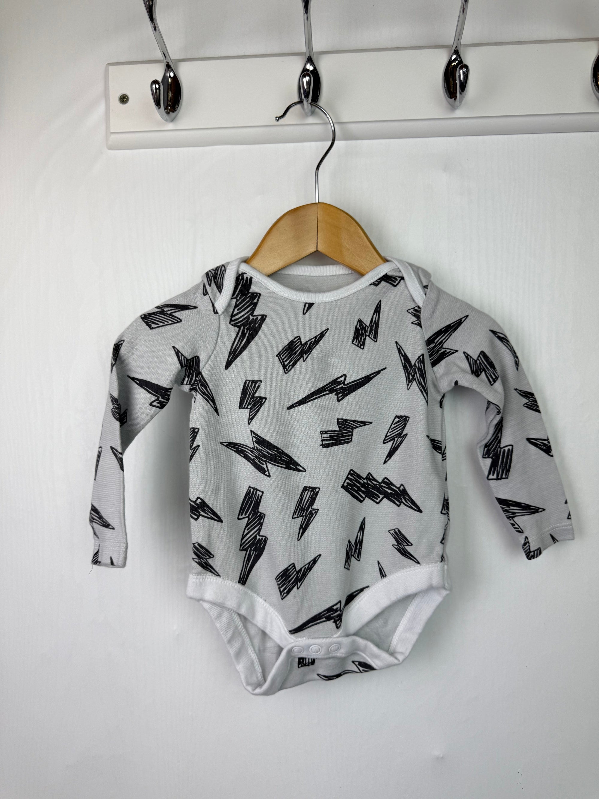 F&F Lightening Bodysuit - Boys 3 - 6 Months - Little Ones Preloved. Second Hand Children's & Preloved Baby, Kids, Girls & Boys Clothes. UK online