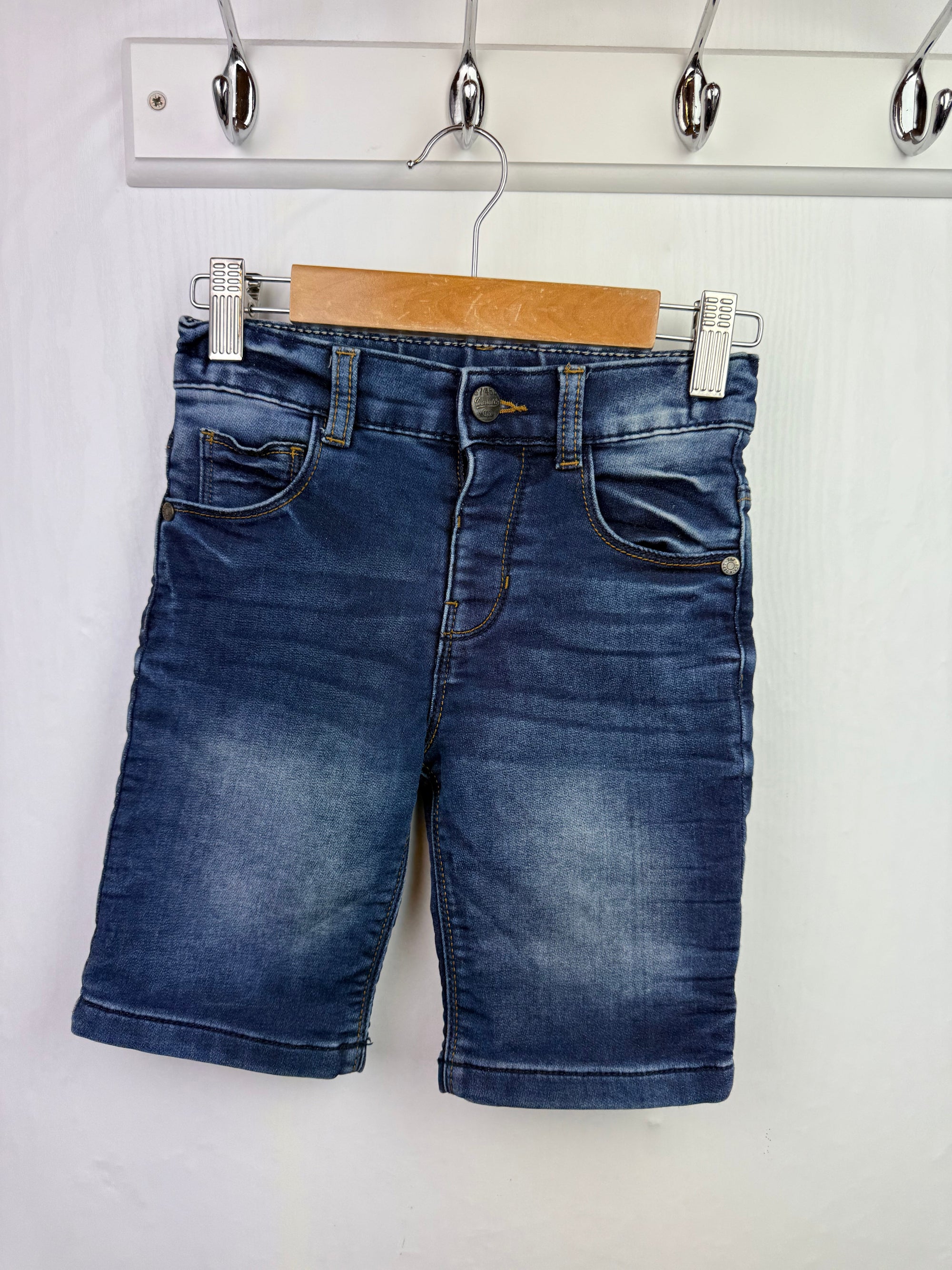 F&F Navy Denim Shorts - Boys 4 - 5 Years - Little Ones Preloved. Second Hand Children's & Preloved Baby, Kids, Girls & Boys Clothes. UK online