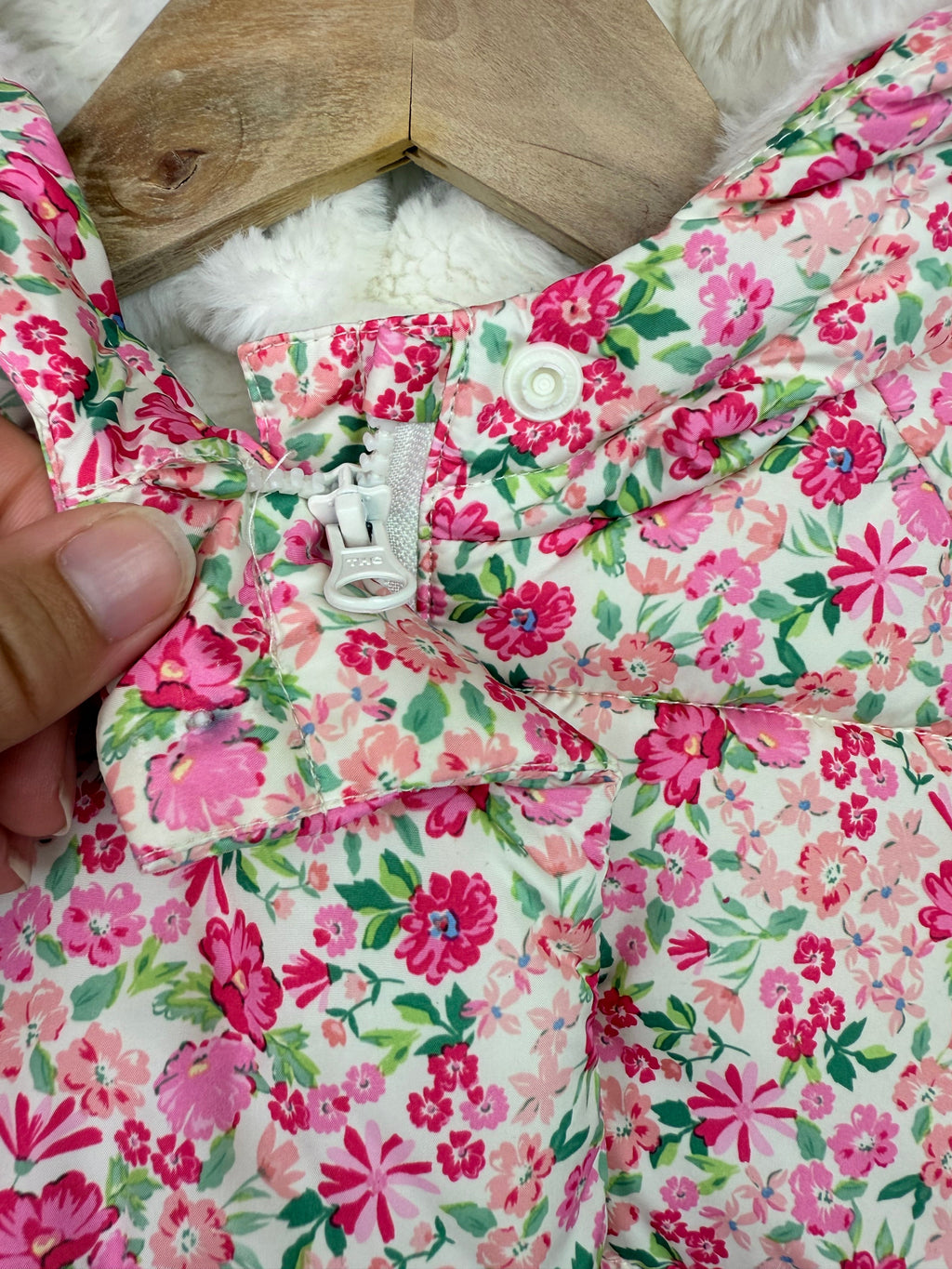 F&F Padded Floral Coat - Girls 3 - 4 Years - Little Ones Preloved. Second Hand Children's & Preloved Baby, Kids, Girls & Boys Clothes. UK online