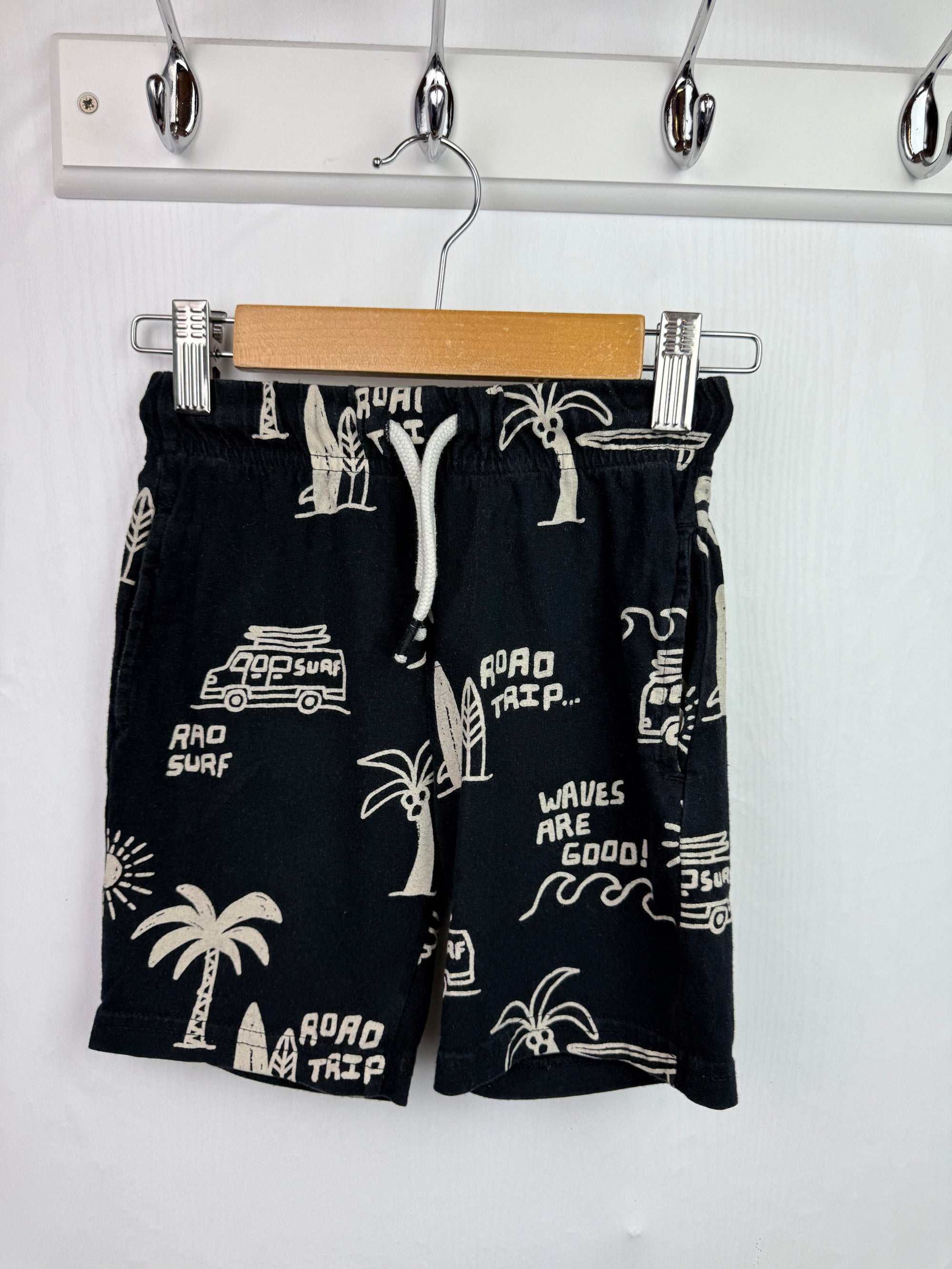 F&F Palm Trees Shorts - Boys 4 - 5 Years - Little Ones Preloved. Second Hand Children's & Preloved Baby, Kids, Girls & Boys Clothes. UK online