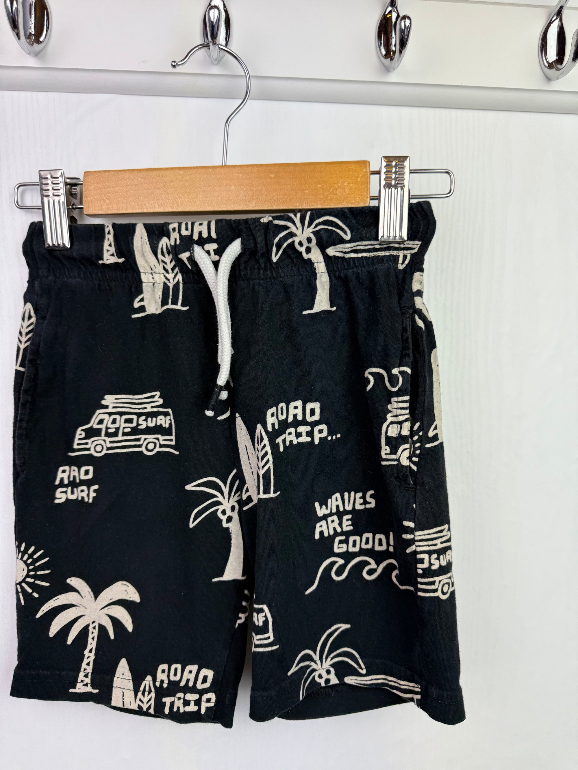 F&F Palm Trees Shorts - Boys 4 - 5 Years - Little Ones Preloved. Second Hand Children's & Preloved Baby, Kids, Girls & Boys Clothes. UK online