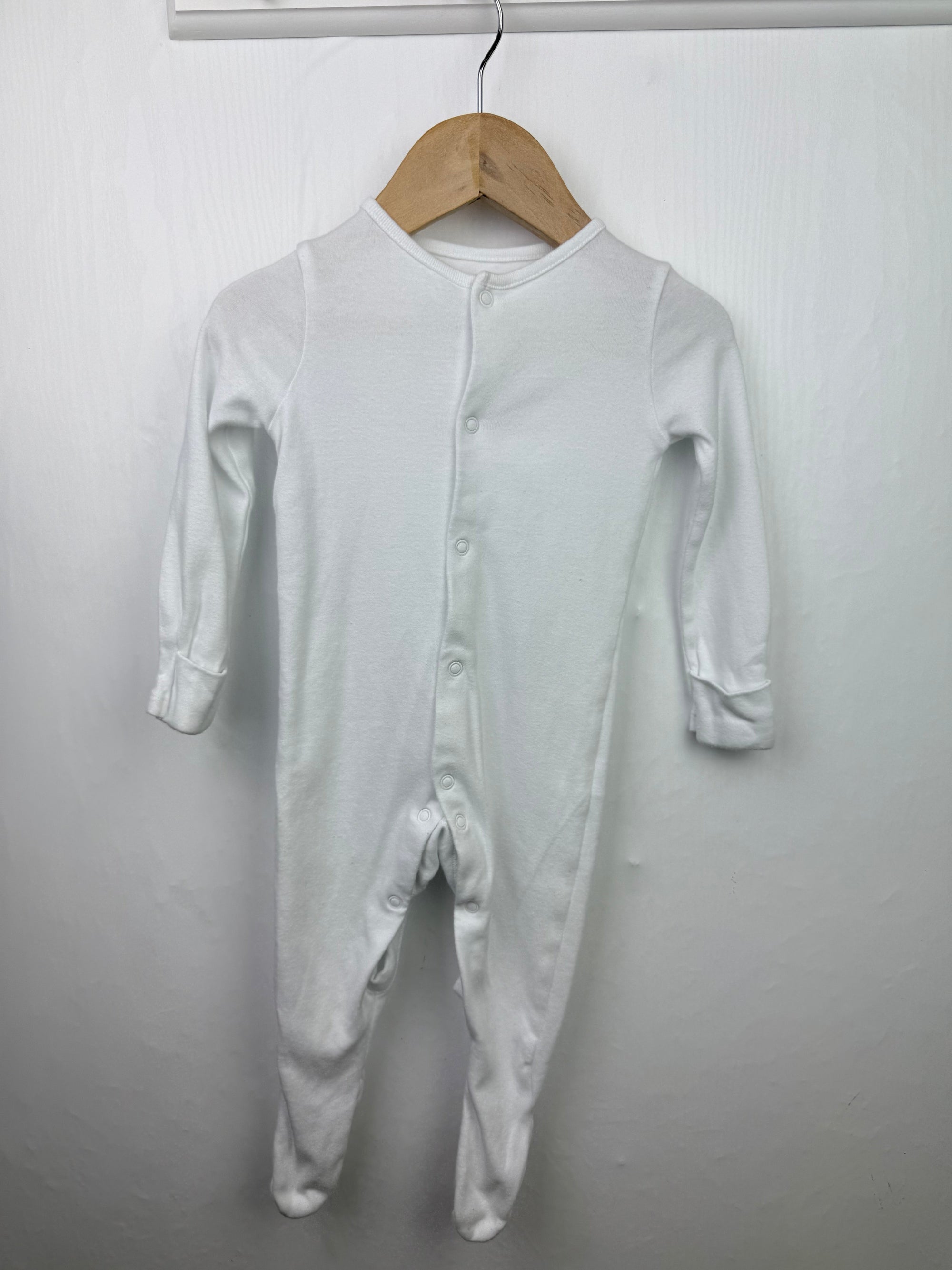 F&F Plain White Sleepsuit - Unisex 6 - 9 Months - Little Ones Preloved. Second Hand Children's & Preloved Baby, Kids, Girls & Boys Clothes. UK online