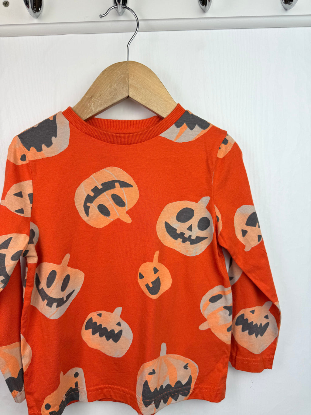 F&F Pumpkin Long Sleeve Top - Unisex 3 - 4 Years - Little Ones Preloved. Second Hand Children's & Preloved Baby, Kids, Girls & Boys Clothes. UK online