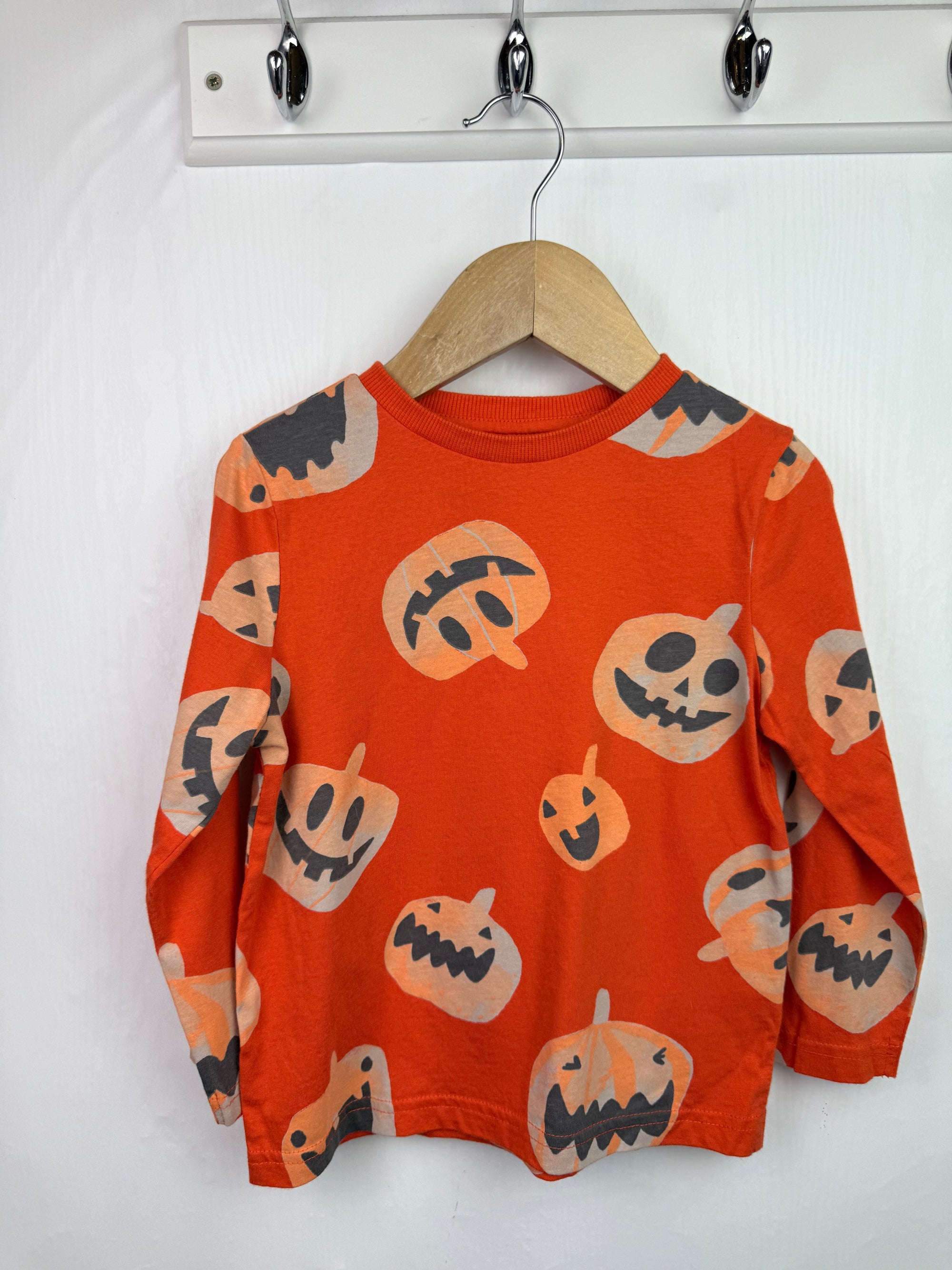 F&F Pumpkin Long Sleeve Top - Unisex 3 - 4 Years - Little Ones Preloved. Second Hand Children's & Preloved Baby, Kids, Girls & Boys Clothes. UK online