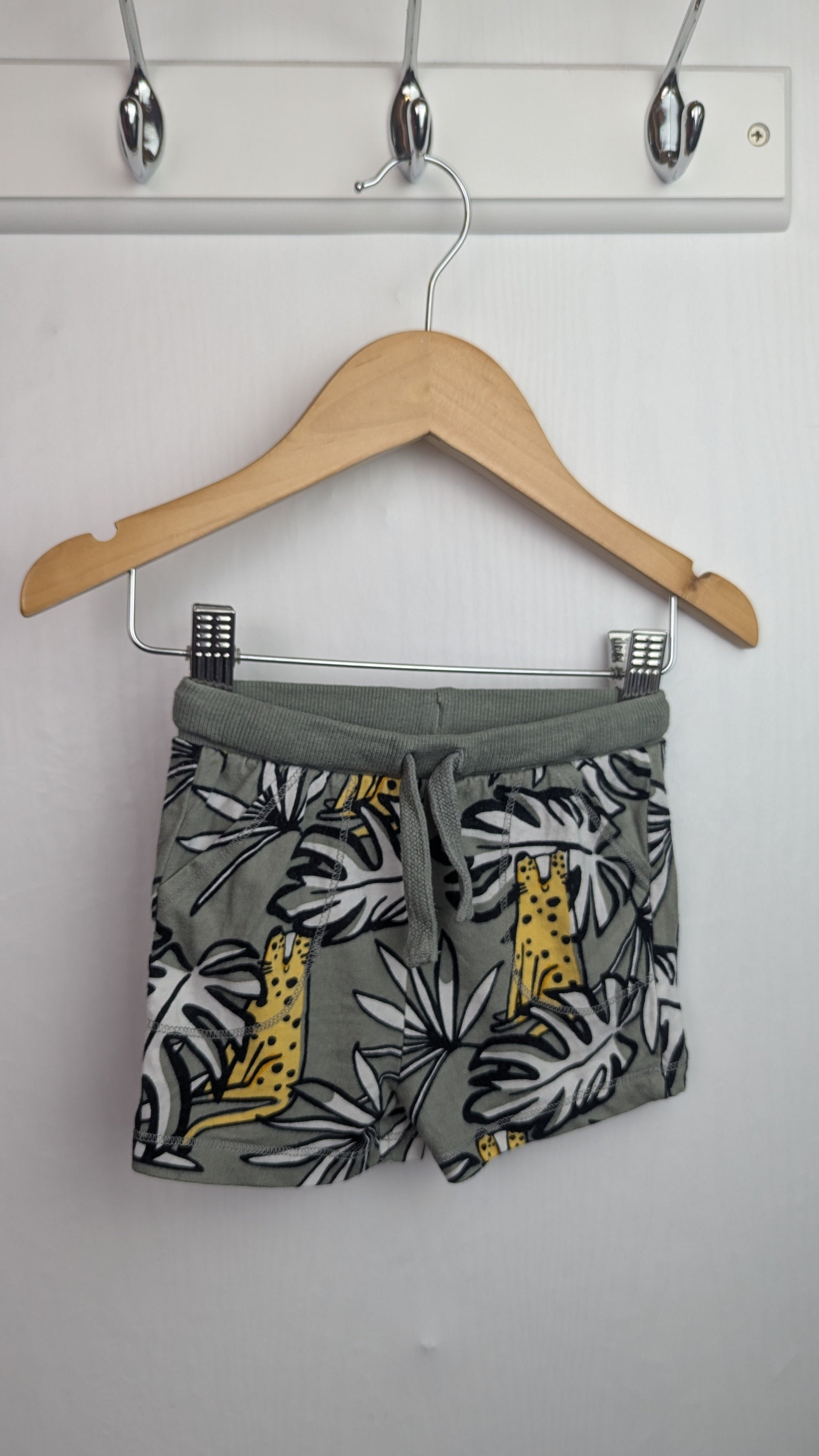 F&F Tropical Cheetah Shorts - Boys 3 - 6 Months - Little Ones Preloved. Second Hand Children's & Preloved Baby, Kids, Girls & Boys Clothes. UK online