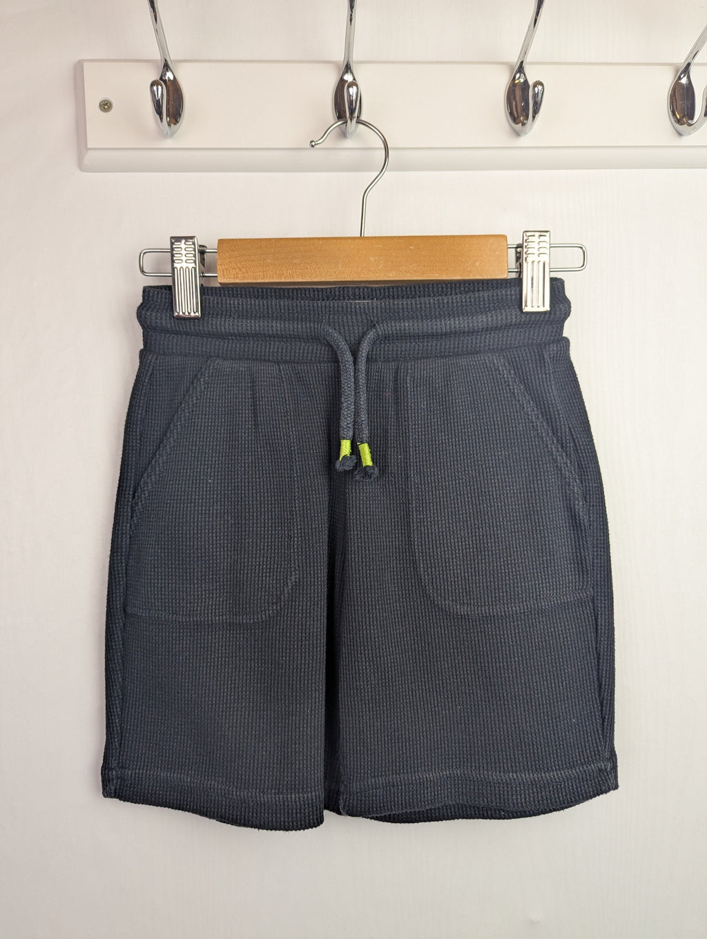 F&F Waffle Shorts - Boys 3 - 4 Years - Little Ones Preloved. Second Hand Children's & Preloved Baby, Kids, Girls & Boys Clothes. UK online
