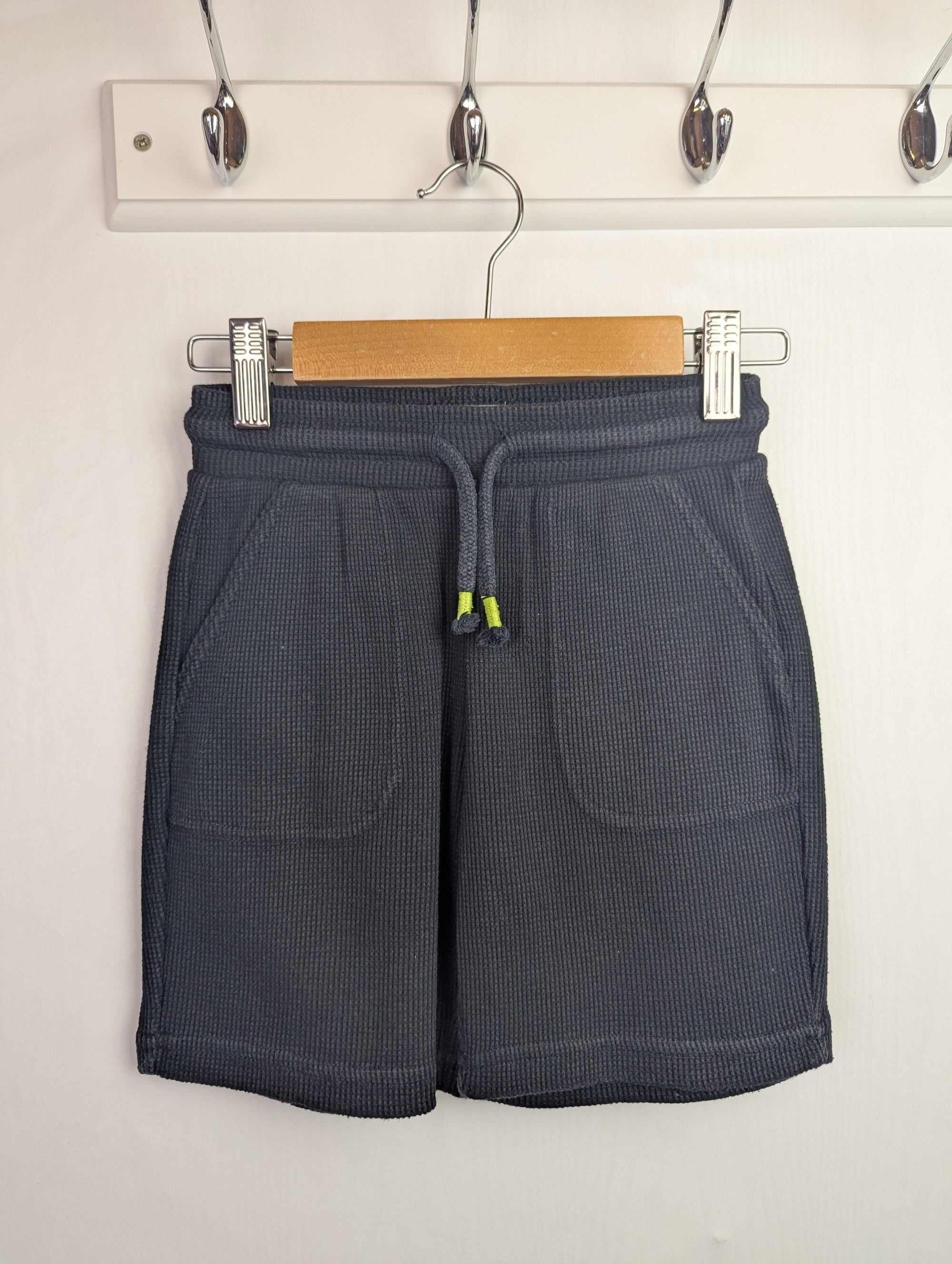 F&F Waffle Shorts - Boys 3 - 4 Years - Little Ones Preloved. Second Hand Children's & Preloved Baby, Kids, Girls & Boys Clothes. UK online
