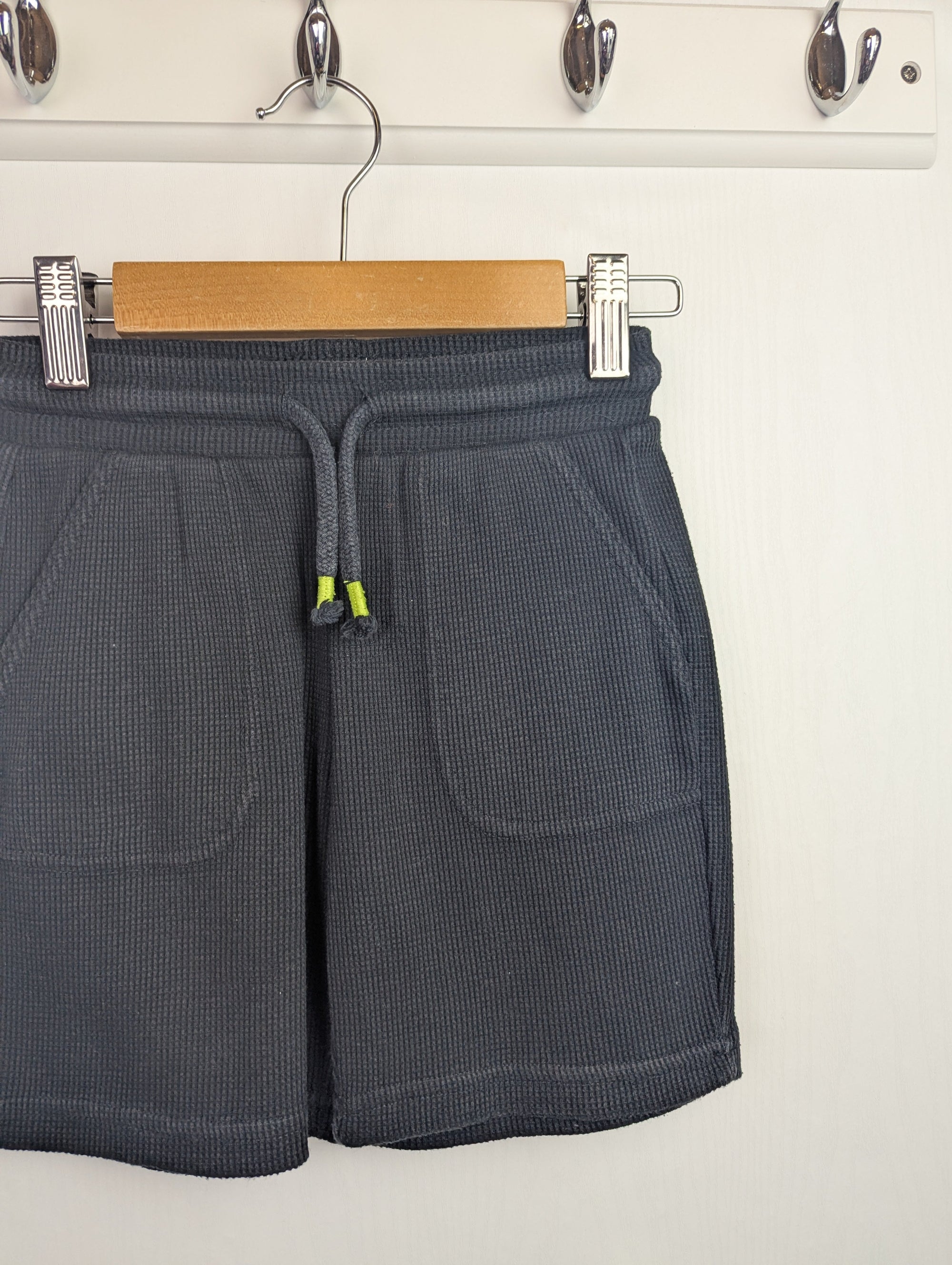 F&F Waffle Shorts - Boys 3 - 4 Years - Little Ones Preloved. Second Hand Children's & Preloved Baby, Kids, Girls & Boys Clothes. UK online