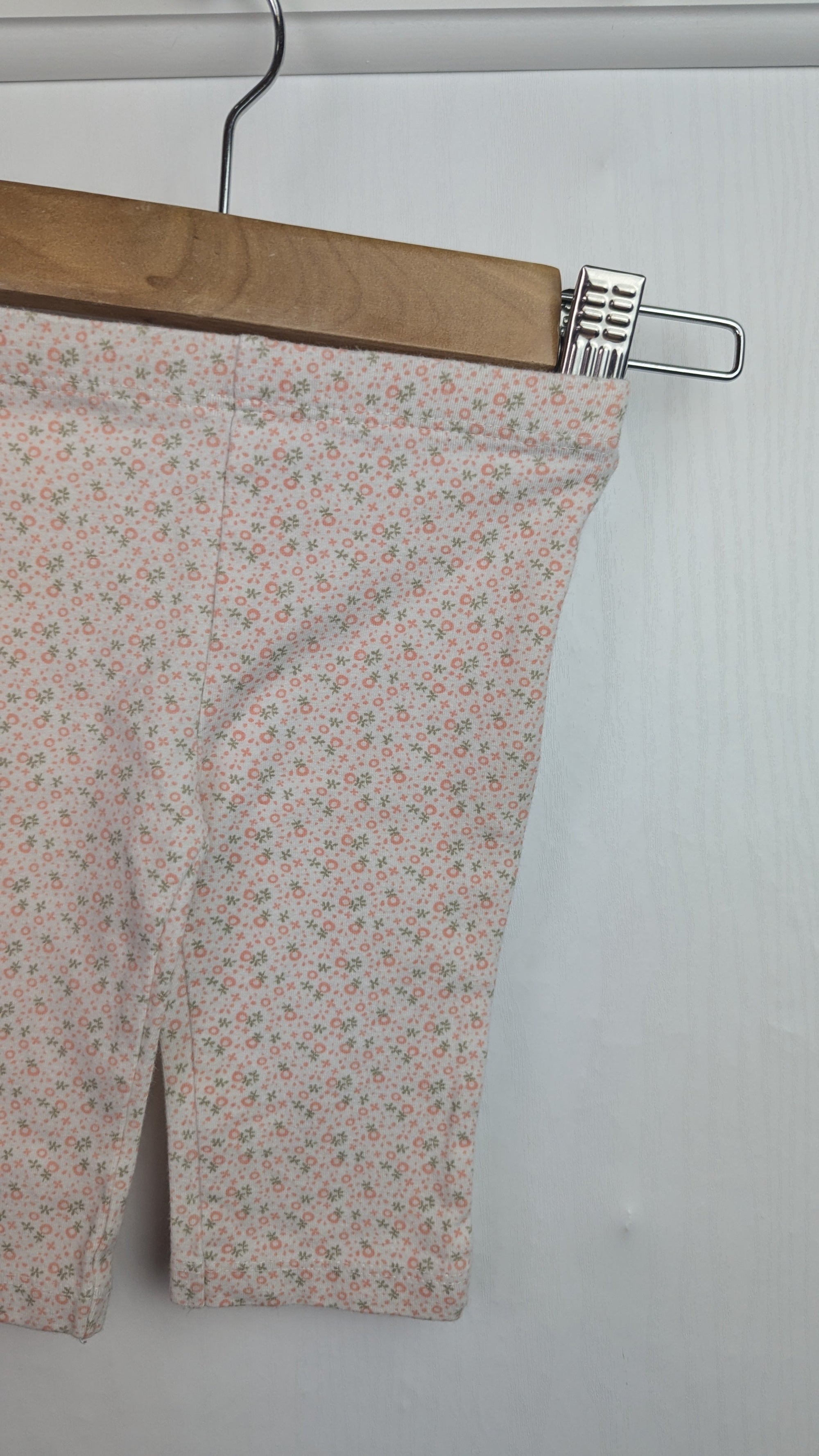 F&F White & Apricot Leggings - Girls 0 - 3 Months - Little Ones Preloved. Second Hand Children's & Preloved Baby, Kids, Girls & Boys Clothes. UK online