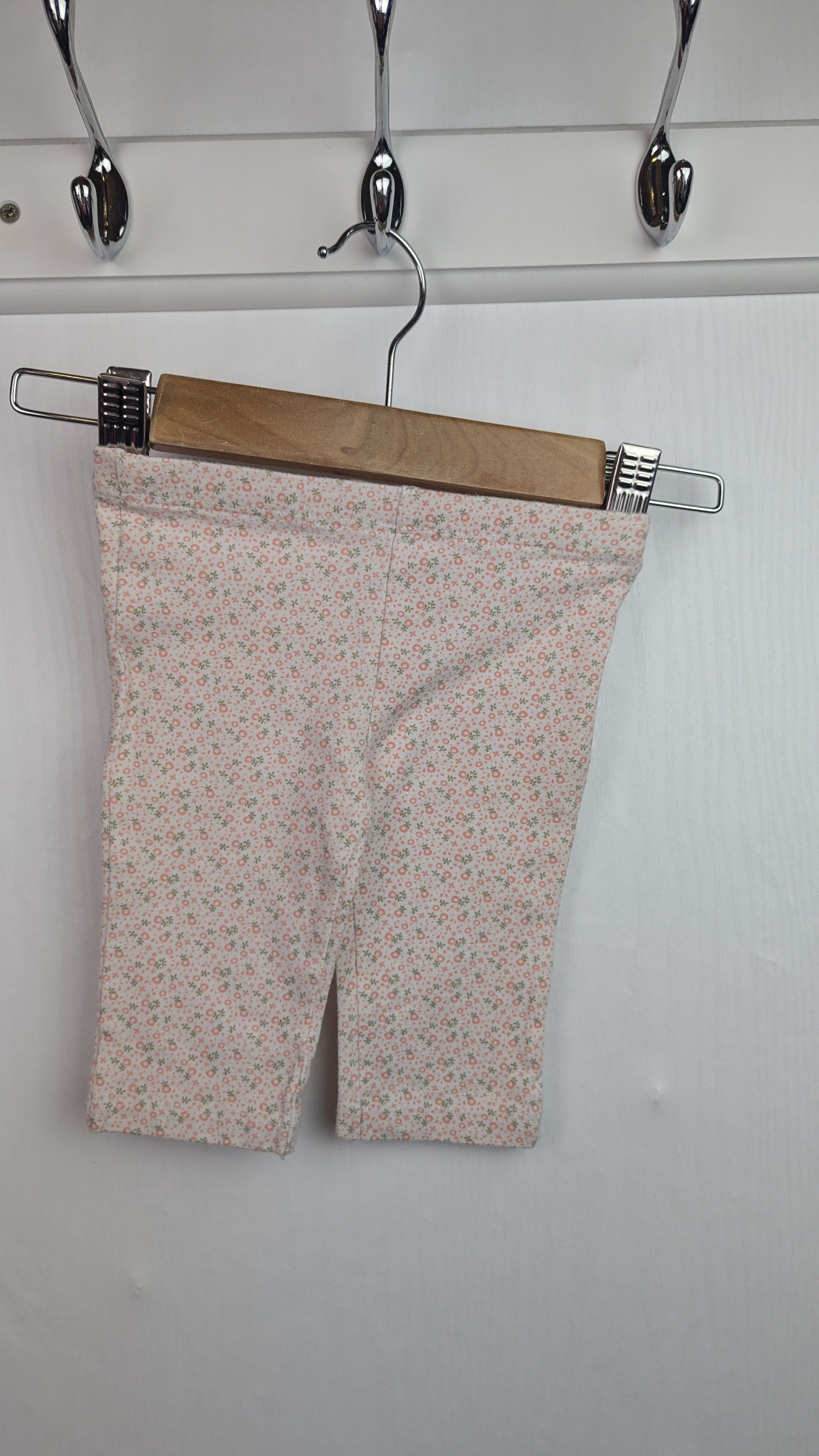 F&F White & Apricot Leggings - Girls 0 - 3 Months - Little Ones Preloved. Second Hand Children's & Preloved Baby, Kids, Girls & Boys Clothes. UK online