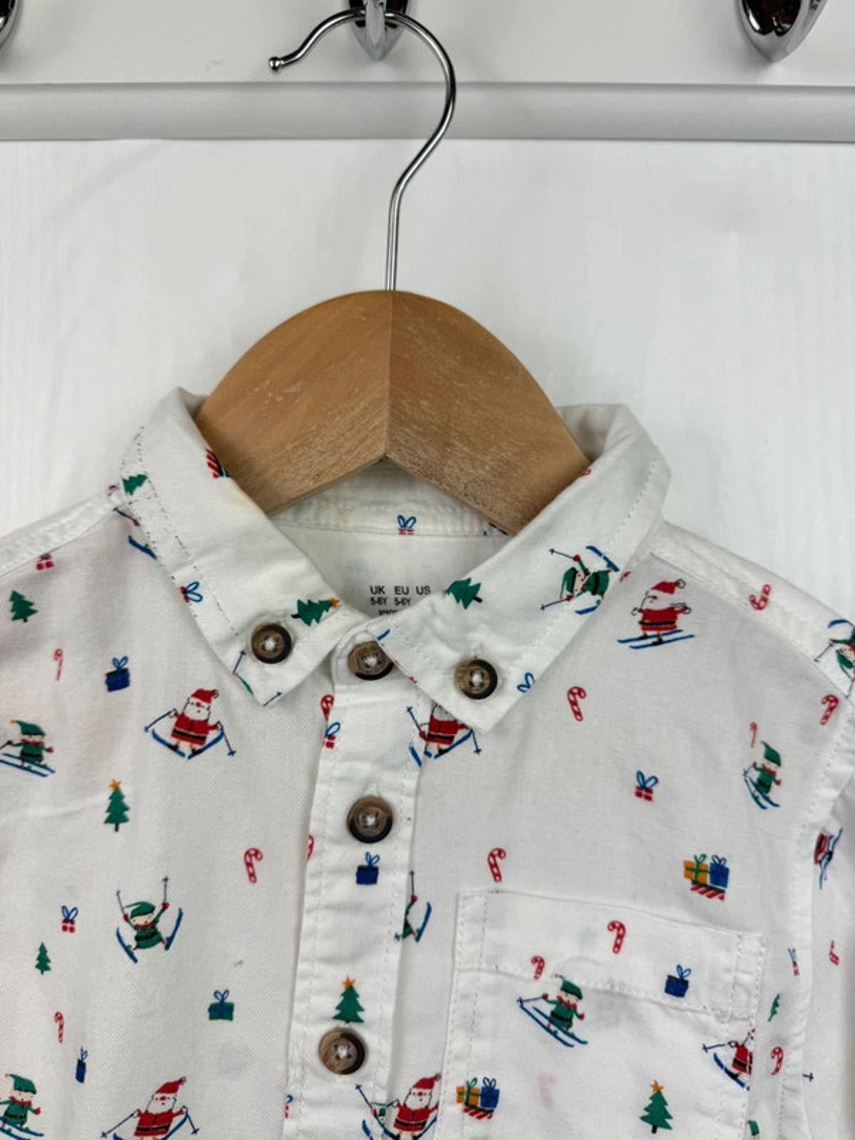 F&F White Christmas Shirt - Boys 5 - 6 Years - Little Ones Preloved. Second Hand Children's & Preloved Baby, Kids, Girls & Boys Clothes. UK online