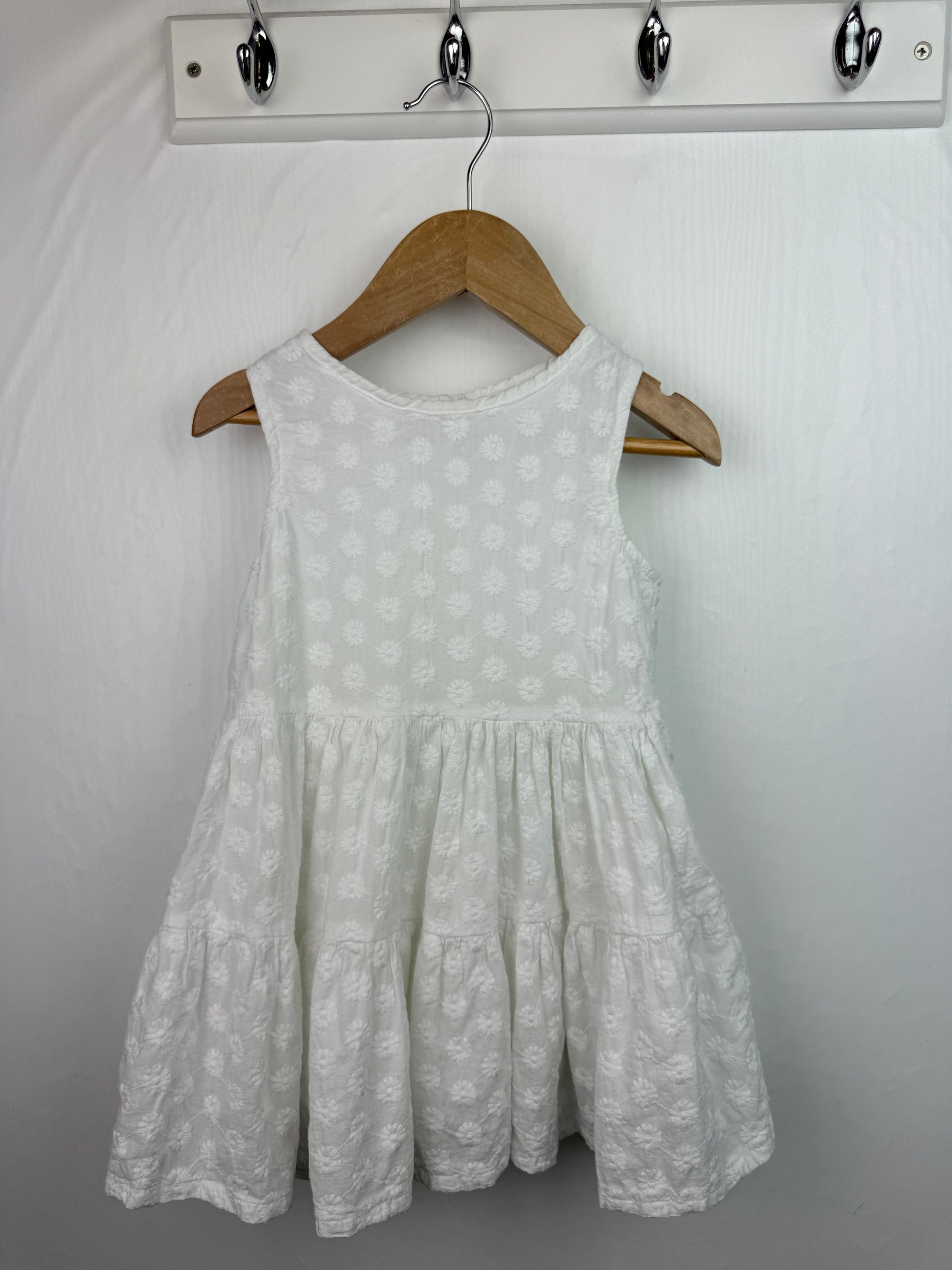 F&F White Floral Tiered Dress - Girls 2 - 3 Years - Little Ones Preloved. Second Hand Children's & Preloved Baby, Kids, Girls & Boys Clothes. UK online