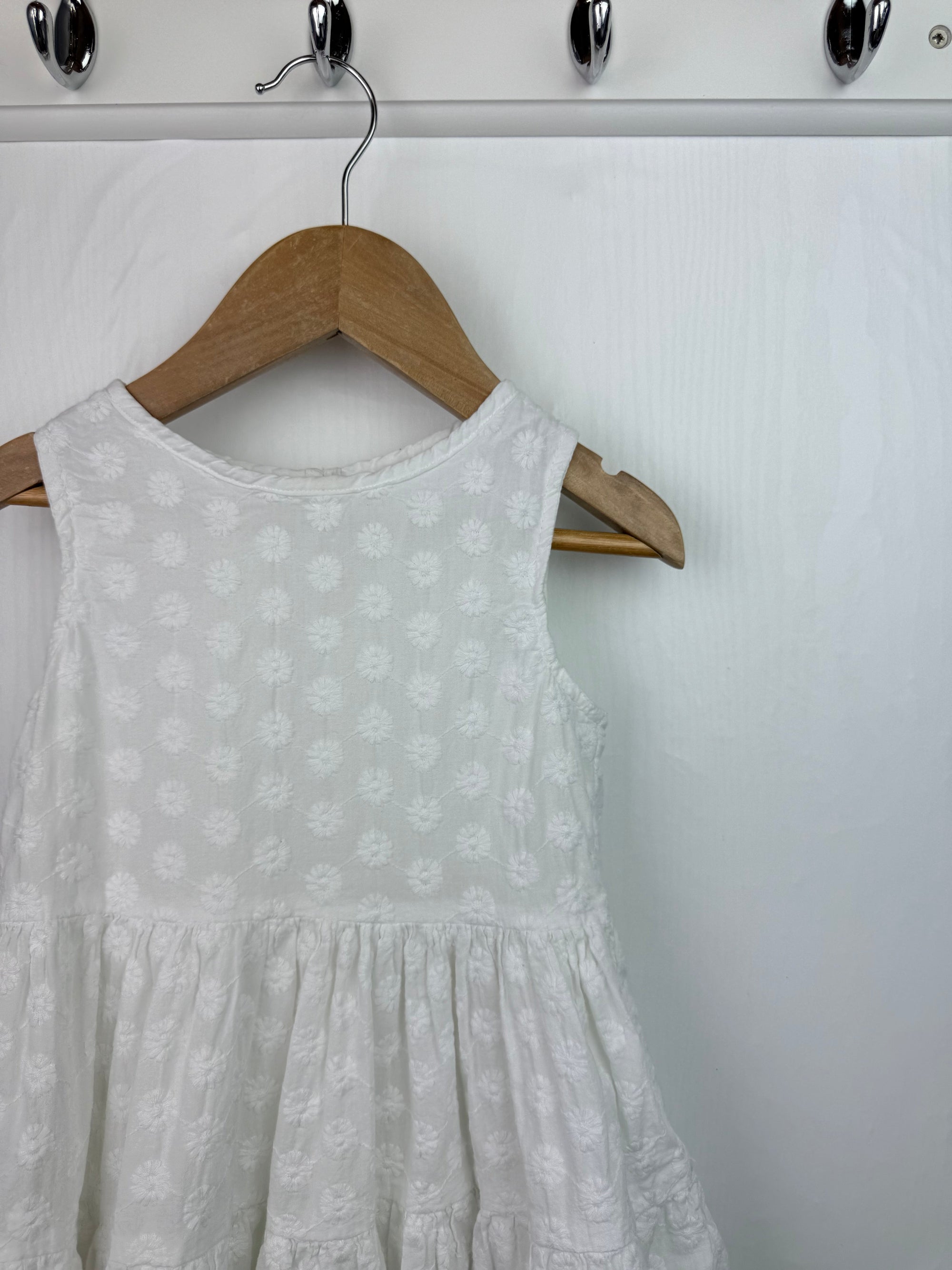 F&F White Floral Tiered Dress - Girls 2 - 3 Years - Little Ones Preloved. Second Hand Children's & Preloved Baby, Kids, Girls & Boys Clothes. UK online