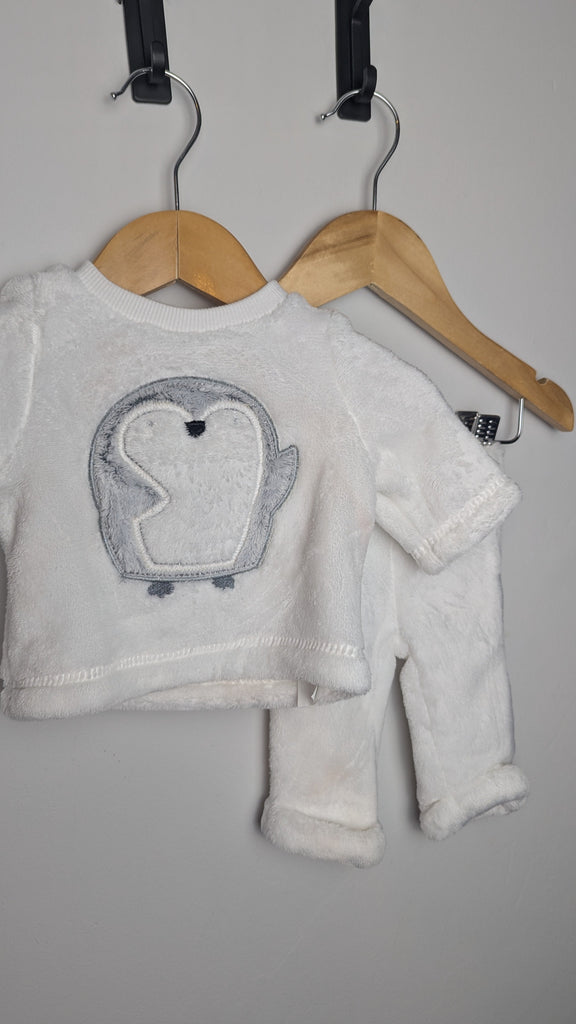 F&F White Fluffy Penquin Outfit - Unisex Newborn Little Ones Preloved Used, Preloved, Preworn Baby, Girls & Boys Clothes. Kids & Children's second hand Clothing UK Online. Cheap affordable. Brands including Next, Joules, Nutmeg Morrisons, TU, F&F, H&M.