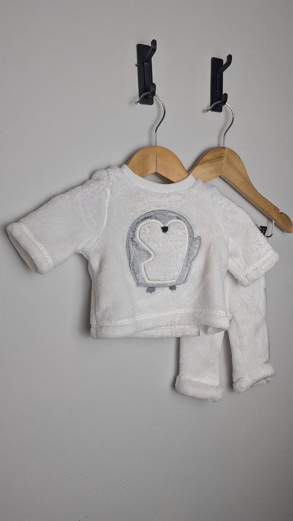 F&F White Fluffy Penquin Outfit - Unisex Newborn Little Ones Preloved Used, Preloved, Preworn Baby, Girls & Boys Clothes. Kids & Children's second hand Clothing UK Online. Cheap affordable. Brands including Next, Joules, Nutmeg Morrisons, TU, F&F, H&M.