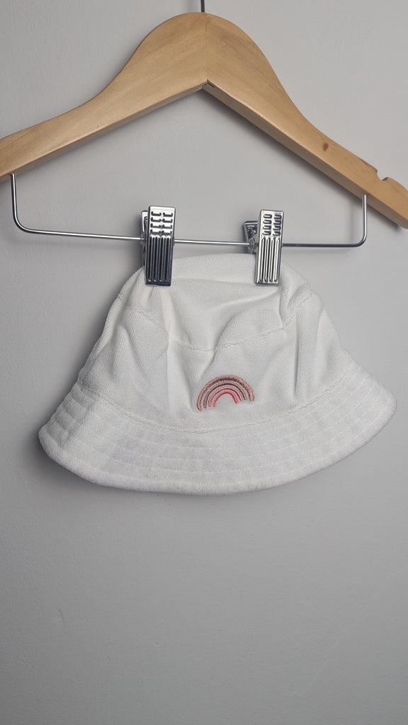 F&F White Rainbow Bucket Hat - Girls 3-6 Months Little Ones Preloved Used, Preloved, Preworn Baby, Girls & Boys Clothes. Kids & Children's second hand Clothing UK Online. Cheap affordable. Brands including Next, Joules, Nutmeg Morrisons, TU, F&F, H&M.