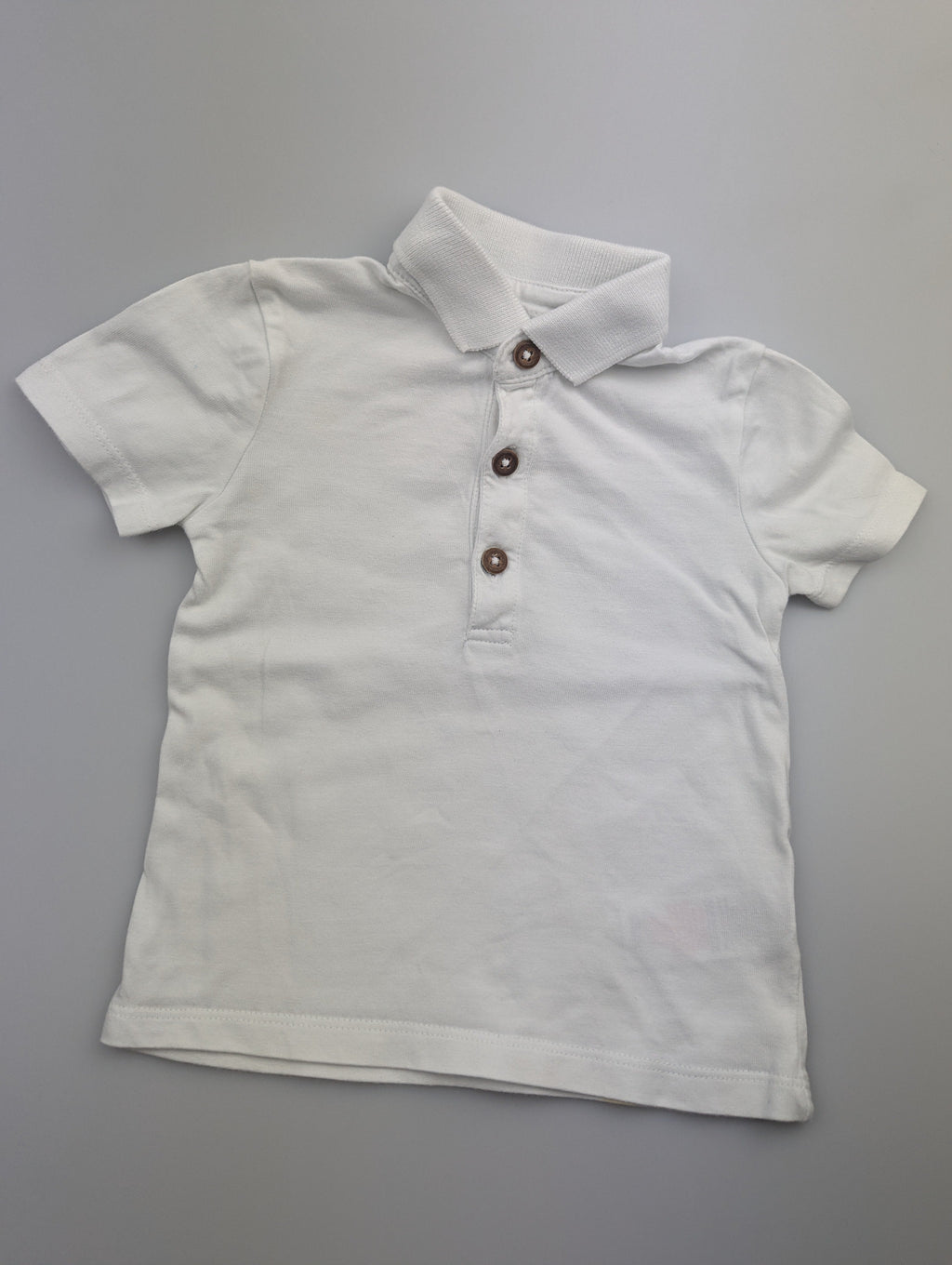 F&F White Top - Boys 6 - 9 Months - Little Ones Preloved. Second Hand Children's & Preloved Baby, Kids, Girls & Boys Clothes. UK online