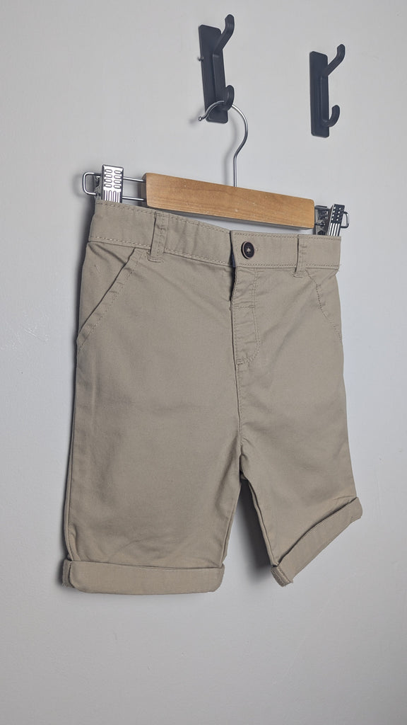 Fred & Flo Beige Chino Shorts - Boys 18-24 Months Little Ones Preloved Used, Preloved, Preworn & Second Hand Baby, Kids & Children's Clothing UK Online. Cheap affordable. Brands including Next, Joules, Nutmeg Morrisons, TU, F&F, H&M.