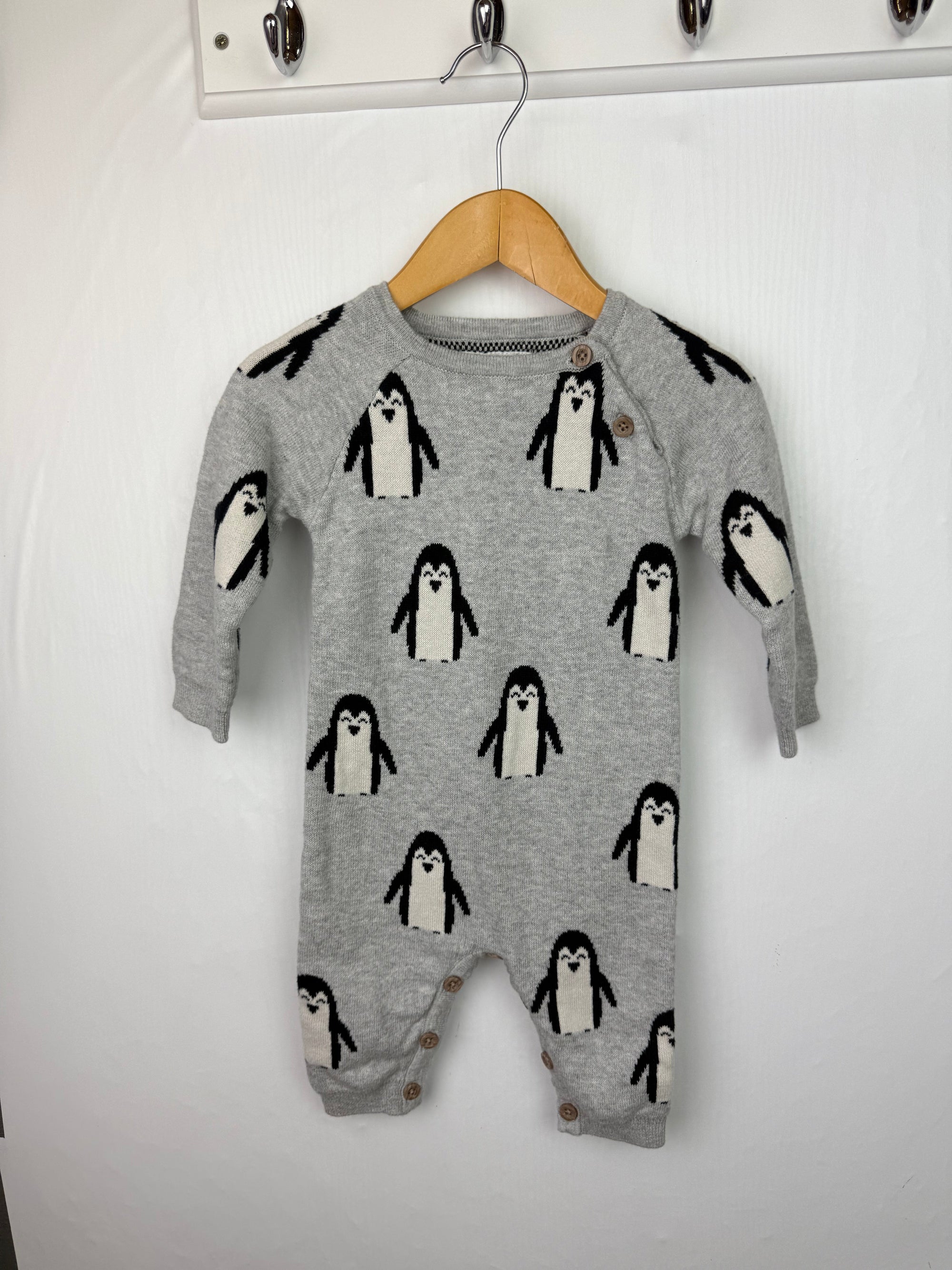Fred & Flo Grey Penguin Romper - Unisex 3 - 6 Months - Little Ones Preloved. Second Hand Children's & Preloved Baby, Kids, Girls & Boys Clothes. UK online