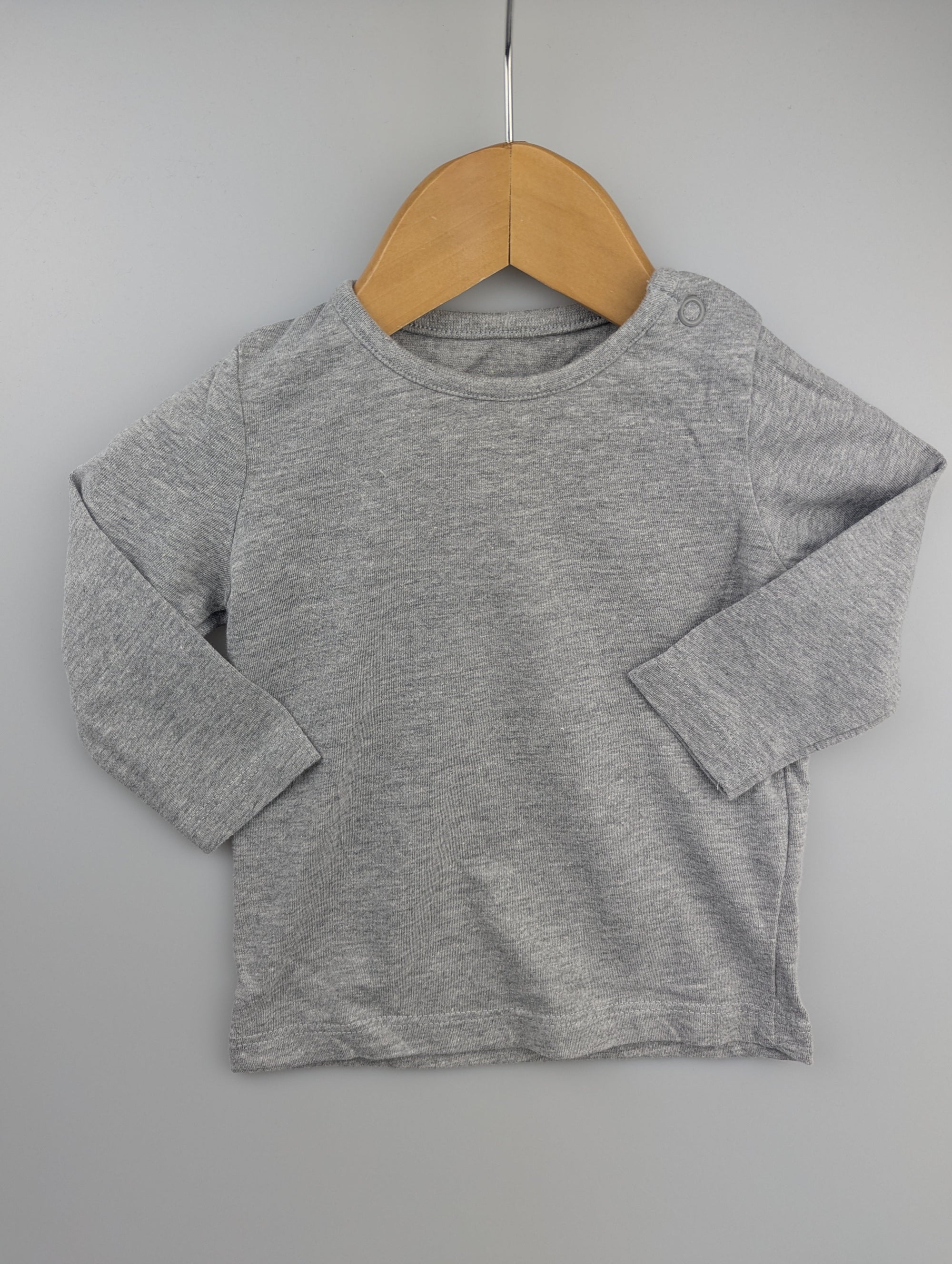 Fred & Flo Grey Top - Boys 0 - 3 Months - Little Ones Preloved. Second Hand Children's & Preloved Baby, Kids, Girls & Boys Clothes. UK online