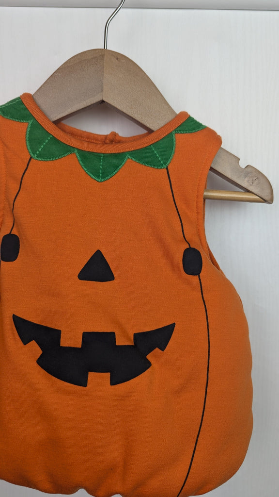 Fred & Flo Halloween Pumpkin Dress-Up - Unisex 3-6 Months Fred & Flo Used, Preloved, Preworn & Second Hand Baby, Kids & Children's Clothing UK Online. Cheap affordable. Brands including Next, Joules, Nutmeg Morrisons, TU, F&F, H&M.