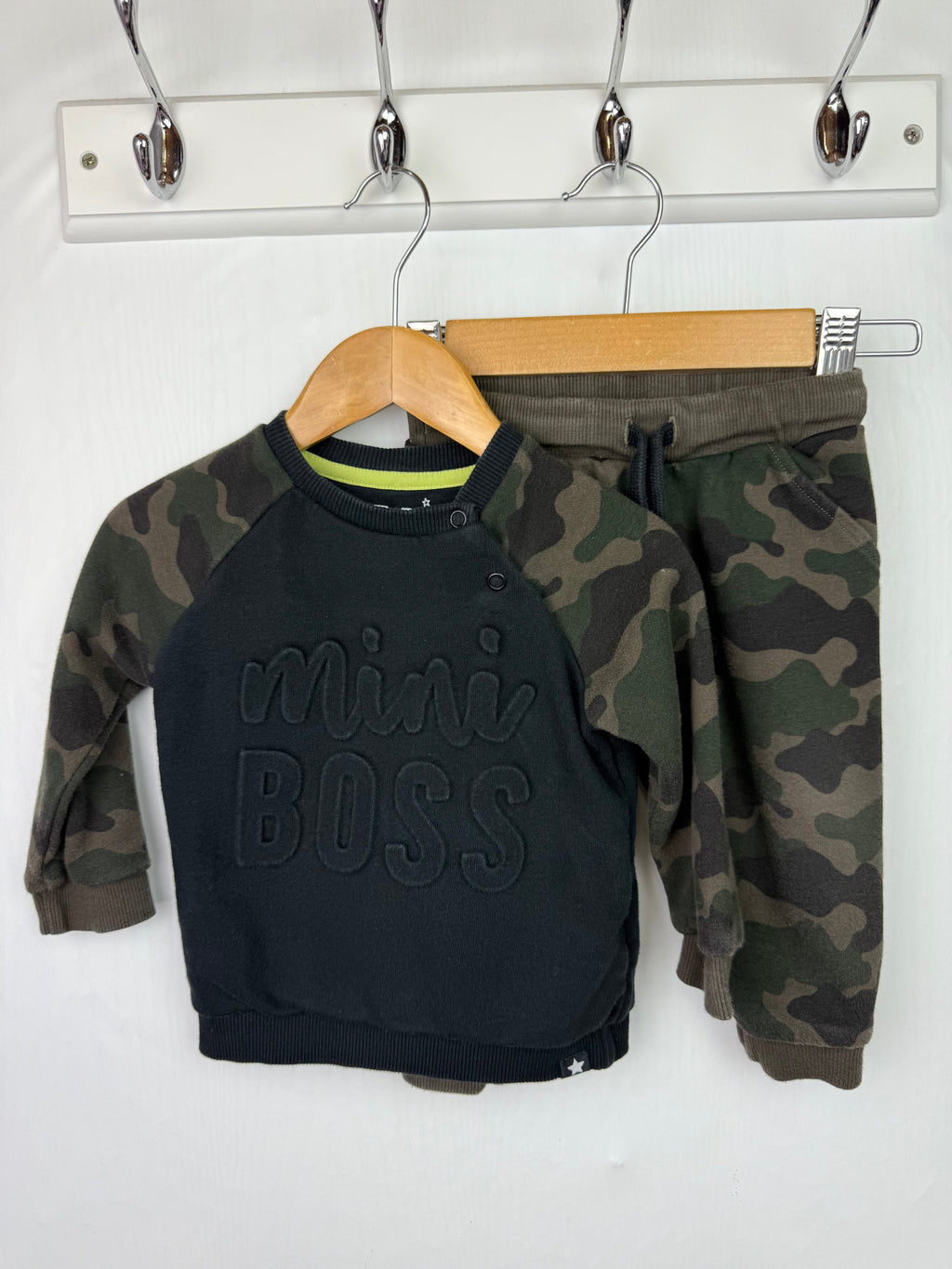 Fred & Flo 'Mini Boss' Tracksuit - Boys 6 - 9 Months - Little Ones Preloved. Second Hand Children's & Preloved Baby, Kids, Girls & Boys Clothes. UK online