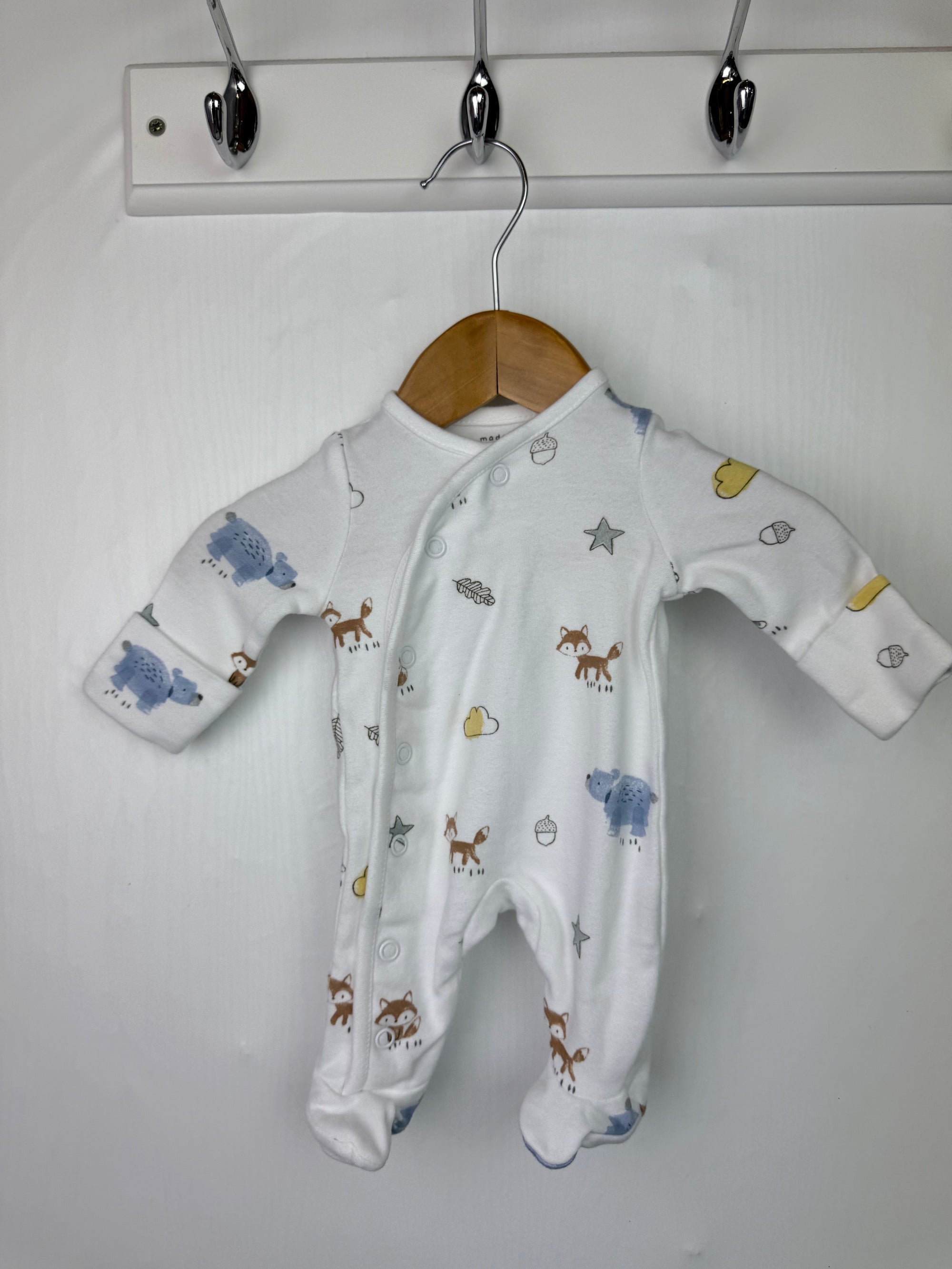 Fred & Flo White Animals Sleepsuit - Unisex Tiny Baby - Little Ones Preloved. Second Hand Children's & Preloved Baby, Kids, Girls & Boys Clothes. UK online