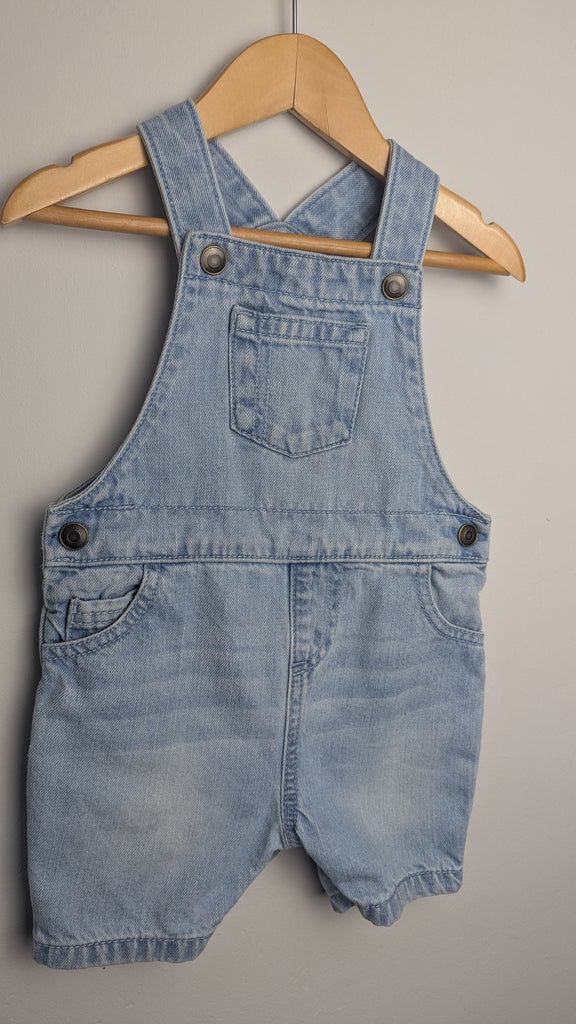 Fred & Flor Light Blue Denim Dungarees - Boys 9-12 Months Little Ones Preloved Used, Preloved, Preworn Baby, Girls & Boys Clothes. Kids & Children's second hand Clothing UK Online. Cheap affordable. Brands including Next, Joules, Nutmeg Morrisons, TU, F&F, H&M.