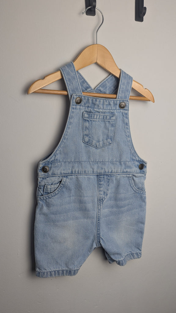 Fred & Flor Light Blue Denim Dungarees - Boys 9-12 Months Little Ones Preloved Used, Preloved, Preworn Baby, Girls & Boys Clothes. Kids & Children's second hand Clothing UK Online. Cheap affordable. Brands including Next, Joules, Nutmeg Morrisons, TU, F&F, H&M.