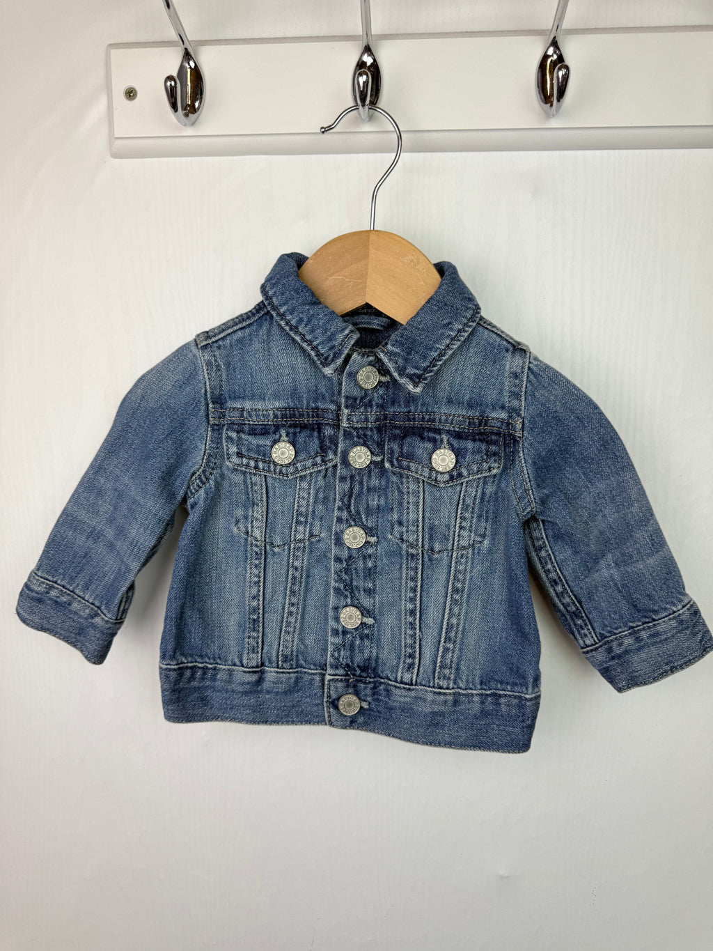 Gap Blue Denim Jacket - Unisex 0 - 6 Months - Little Ones Preloved. Second Hand Children's & Preloved Baby, Kids, Girls & Boys Clothes. UK online