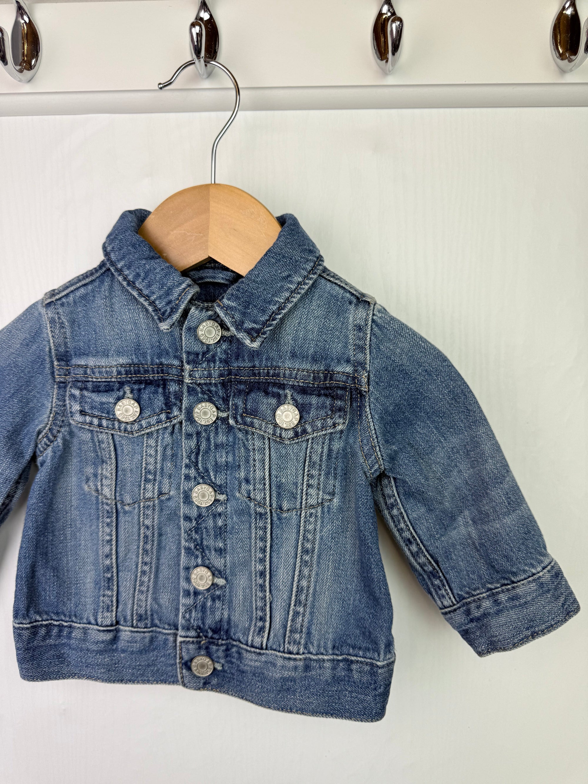 Gap Blue Denim Jacket - Unisex 0 - 6 Months - Little Ones Preloved. Second Hand Children's & Preloved Baby, Kids, Girls & Boys Clothes. UK online