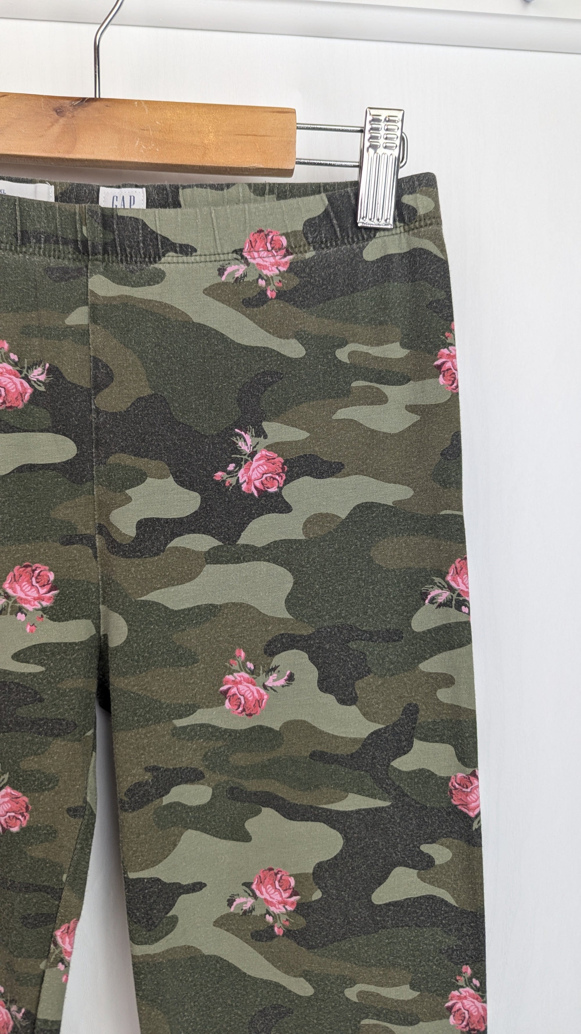 Gap Camo & Floral Leggings - Girls 13 - 14 Years - Little Ones Preloved. Second Hand Children's & Preloved Baby, Kids, Girls & Boys Clothes. UK online
