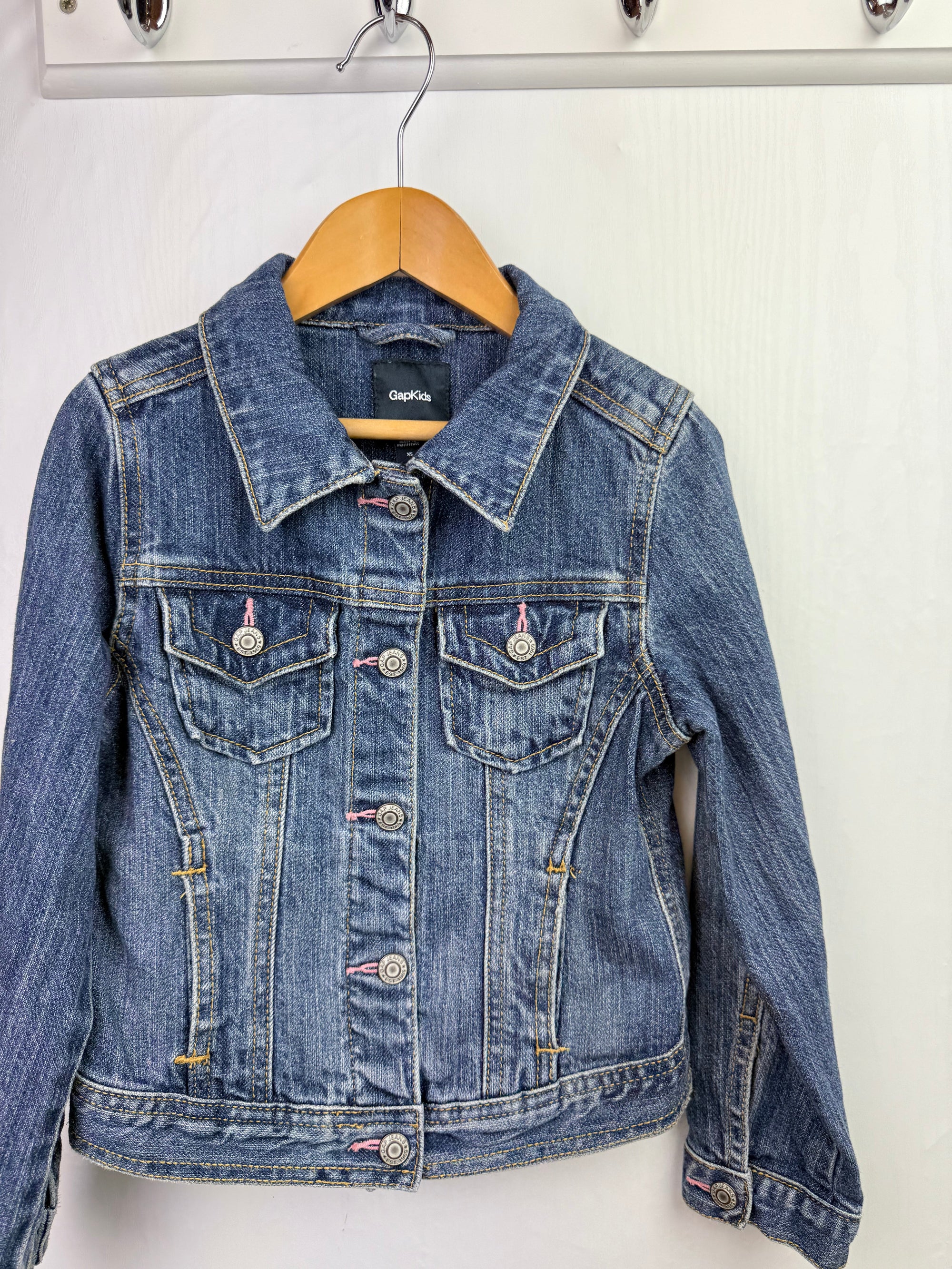 Gap Denim Jacket - Girls 4 - 6 Years - Little Ones Preloved. Second Hand Children's & Preloved Baby, Kids, Girls & Boys Clothes. UK online