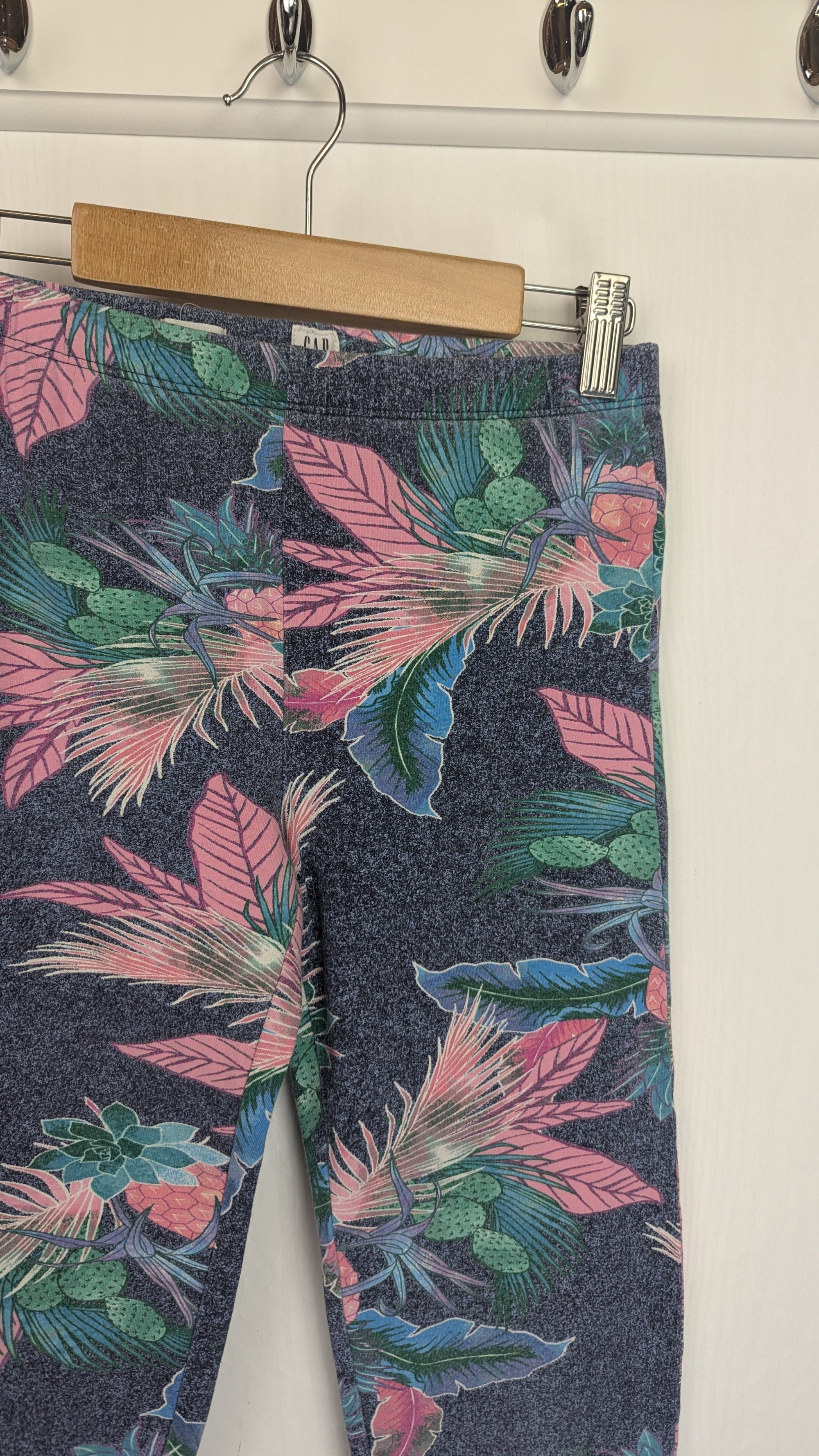 Gap Floral Cropped Leggings - Girls 14 - 16 Years - Little Ones Preloved. Second Hand Children's & Preloved Baby, Kids, Girls & Boys Clothes. UK online