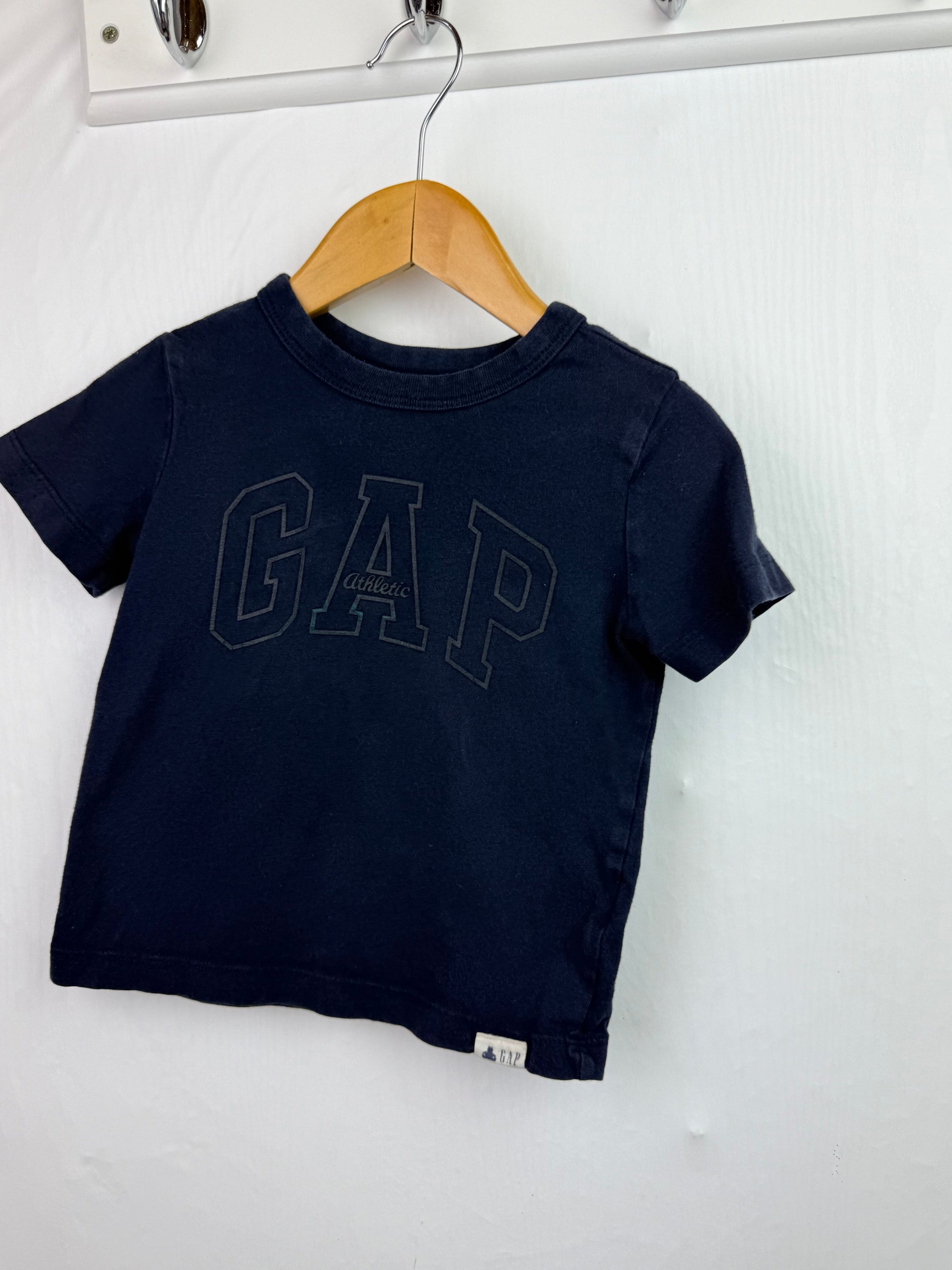 Gap Navy Short Sleeve Top - Boys 18 - 24 Months - Little Ones Preloved. Second Hand Children's & Preloved Baby, Kids, Girls & Boys Clothes. UK online