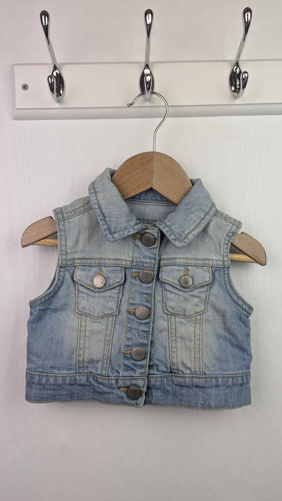 Gap Sleeveless Denim Jacket - Unisex 12-18 Months Little Ones Preloved Used, Preloved, Preworn & Second Hand Baby, Kids & Children's Clothing UK Online. Cheap affordable. Brands including Next, Joules, Nutmeg Morrisons, TU, F&F, H&M.