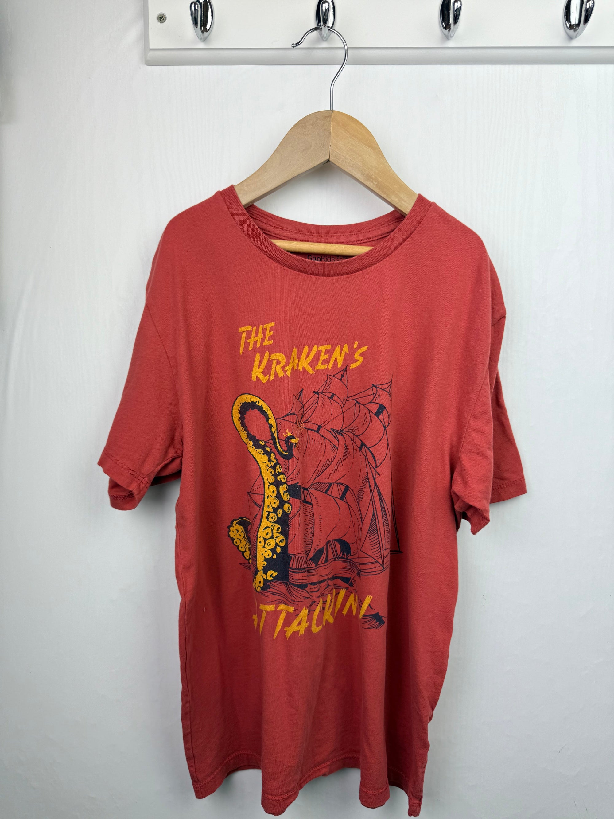 Gap The Kraken's Attackin Top - Boys 12 - 13 Years - Little Ones Preloved. Second Hand Children's & Preloved Baby, Kids, Girls & Boys Clothes. UK online