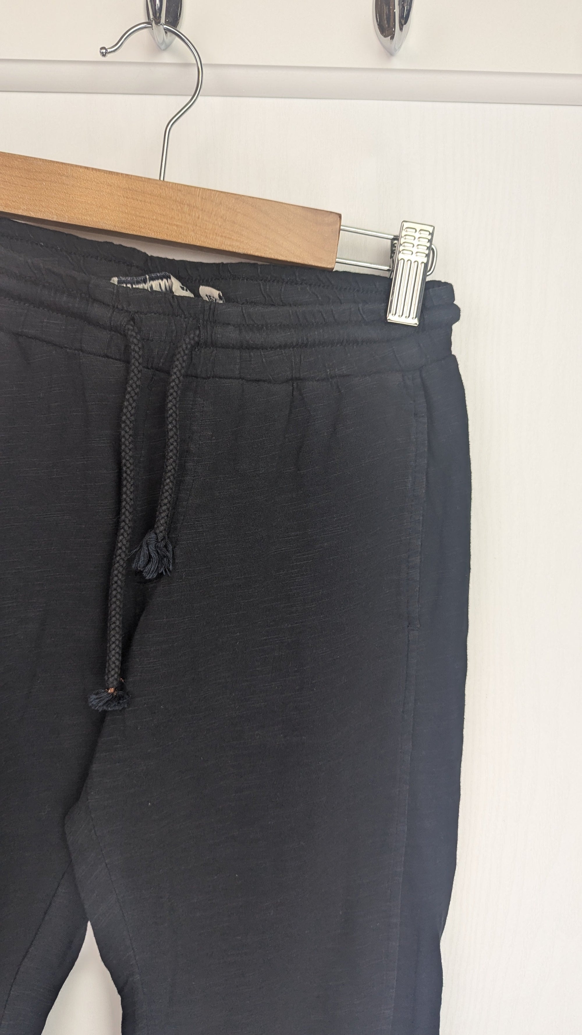 Garcia Jeans Black 3/4 Joggers - Girls 11 - 12 Years - Little Ones Preloved. Second Hand Children's & Preloved Baby, Kids, Girls & Boys Clothes. UK online
