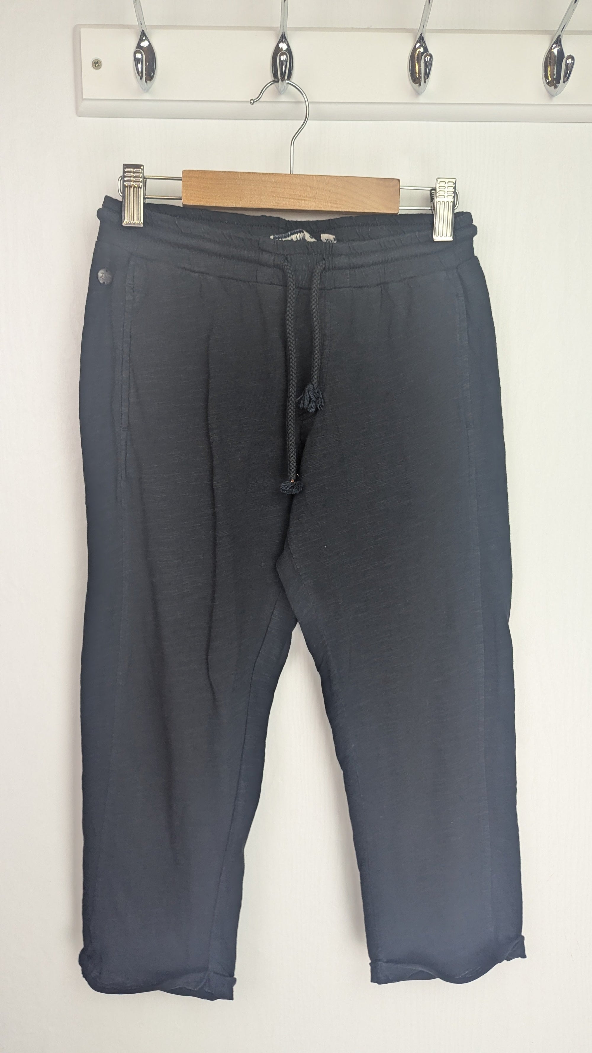 Garcia Jeans Black 3/4 Joggers - Girls 11 - 12 Years - Little Ones Preloved. Second Hand Children's & Preloved Baby, Kids, Girls & Boys Clothes. UK online
