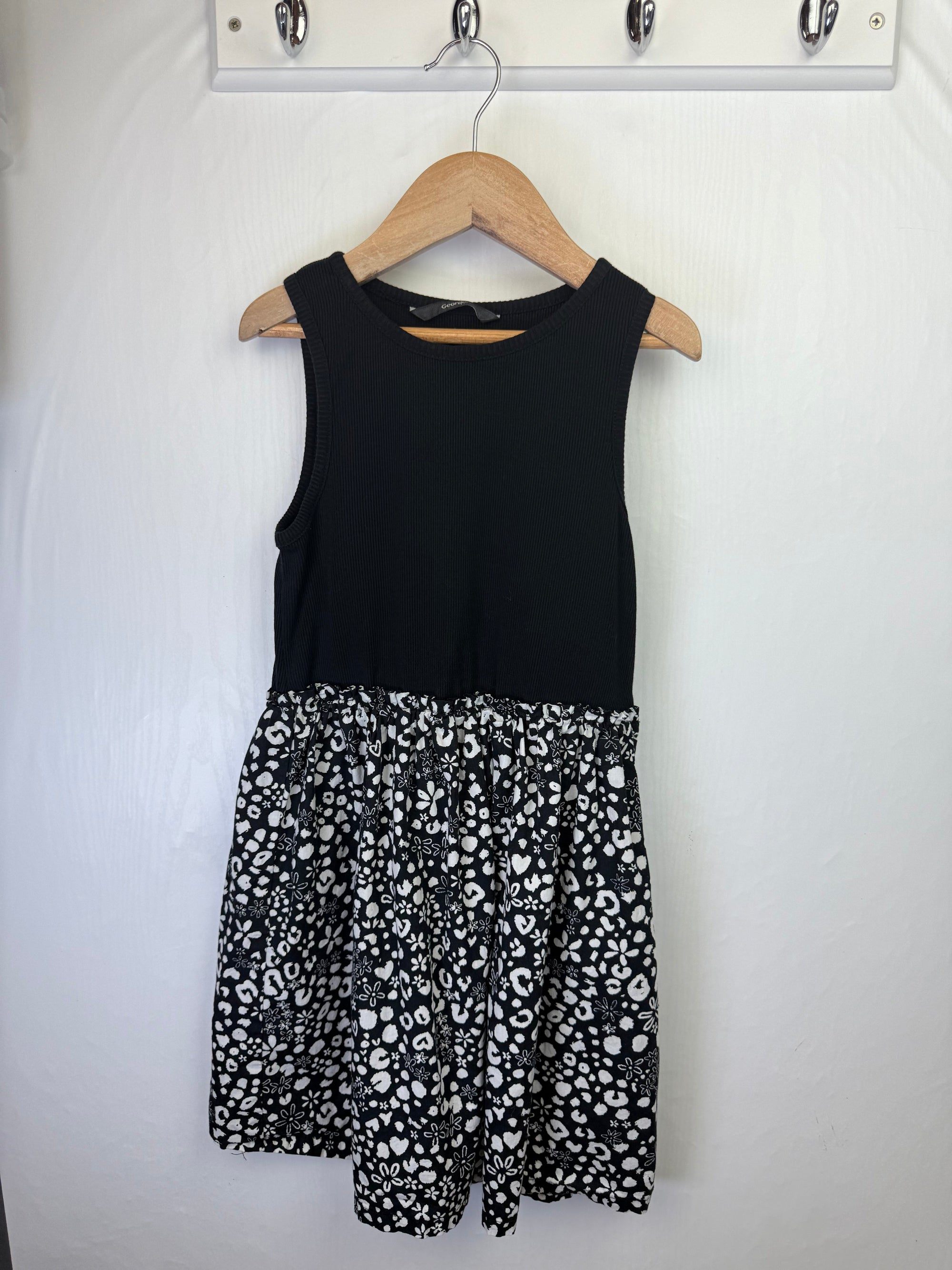 George Black Floral Sleeveless Dress - Girls 8 - 9 Years - Little Ones Preloved. Second Hand Children's & Preloved Baby, Kids, Girls & Boys Clothes. UK online