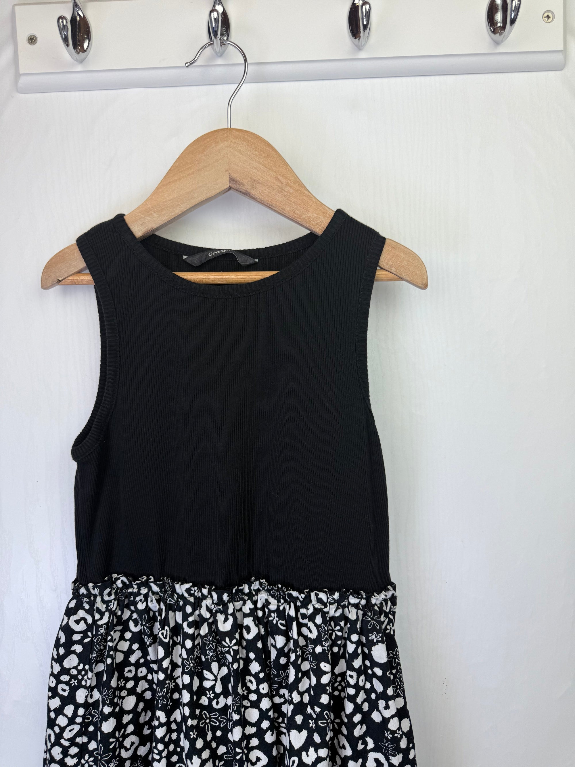 George Black Floral Sleeveless Dress - Girls 8 - 9 Years - Little Ones Preloved. Second Hand Children's & Preloved Baby, Kids, Girls & Boys Clothes. UK online