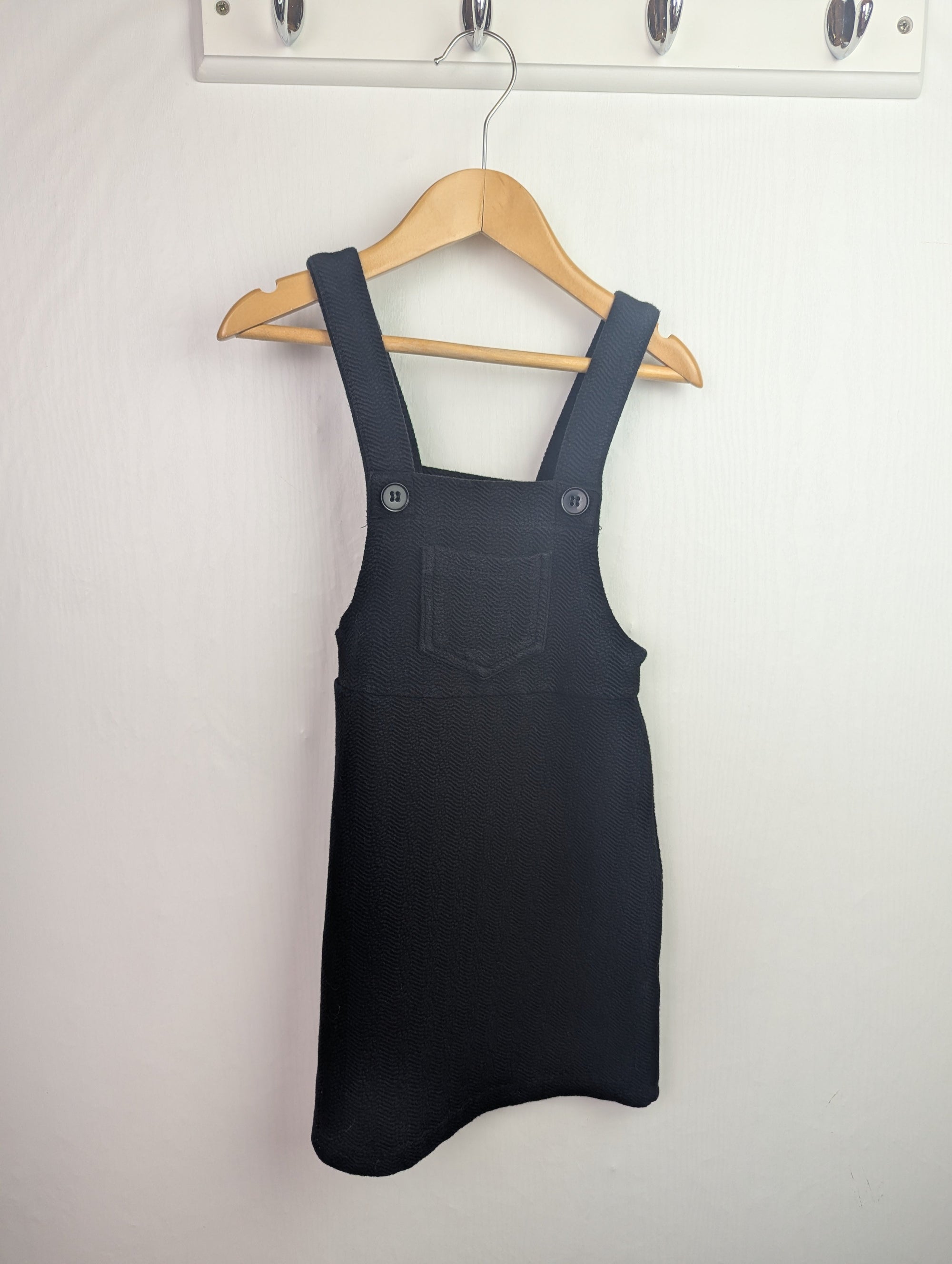 George Black Ribbed Pinafore Dress - Girls 4 - 5 Years - Little Ones Preloved. Second Hand Children's & Preloved Baby, Kids, Girls & Boys Clothes. UK online