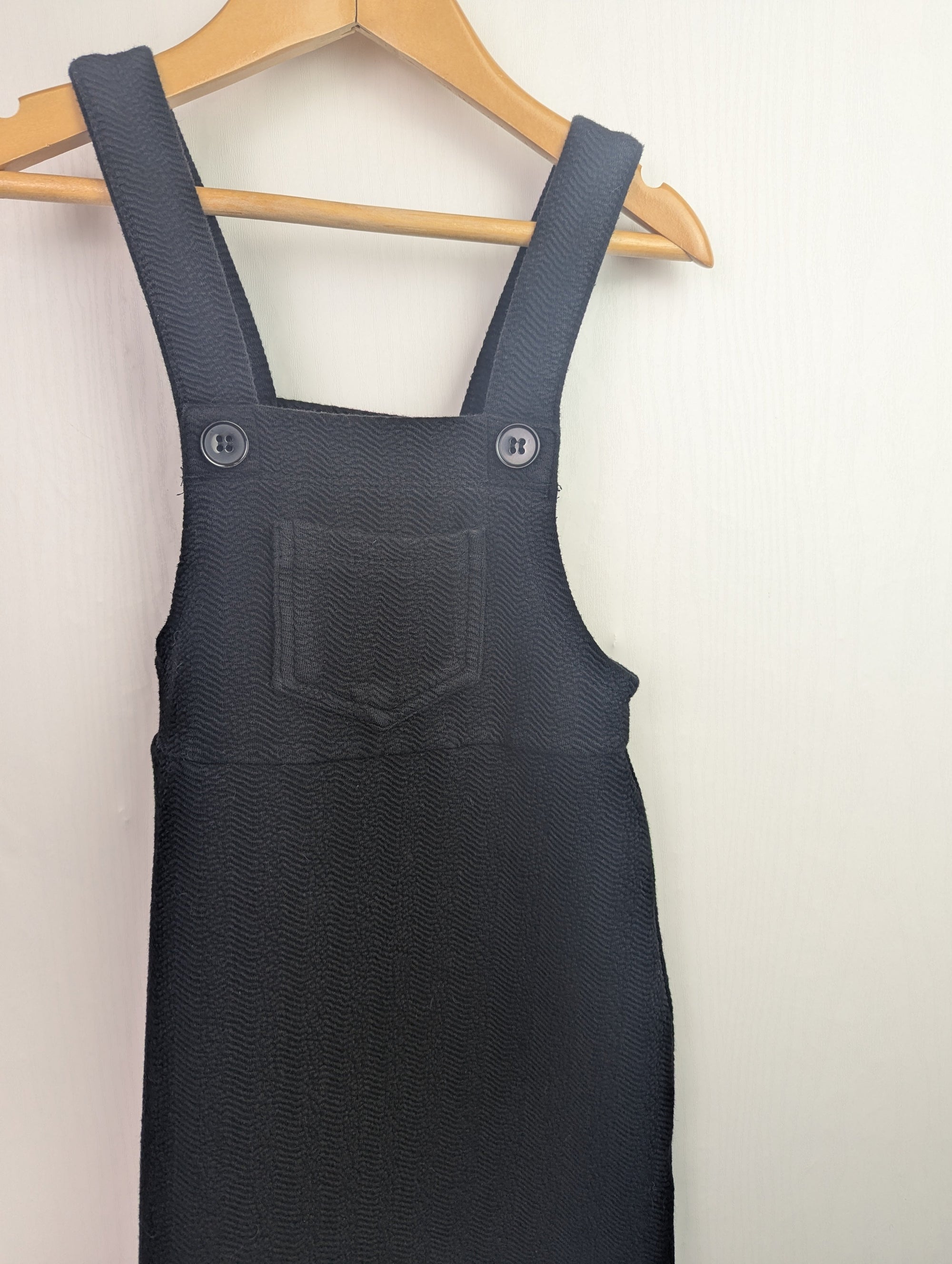 George Black Ribbed Pinafore Dress - Girls 4 - 5 Years - Little Ones Preloved. Second Hand Children's & Preloved Baby, Kids, Girls & Boys Clothes. UK online